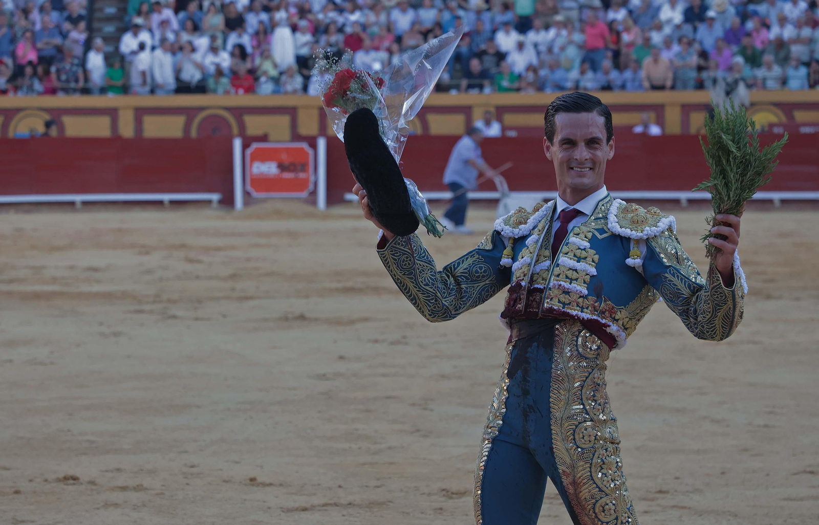 David Galv�n, primer toro  (1).jpg