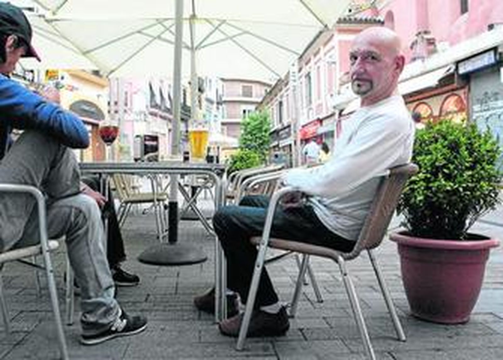 El actor británico Ben Kingsley, en la tarde de ayer en la céntrica Plaza del Plan.