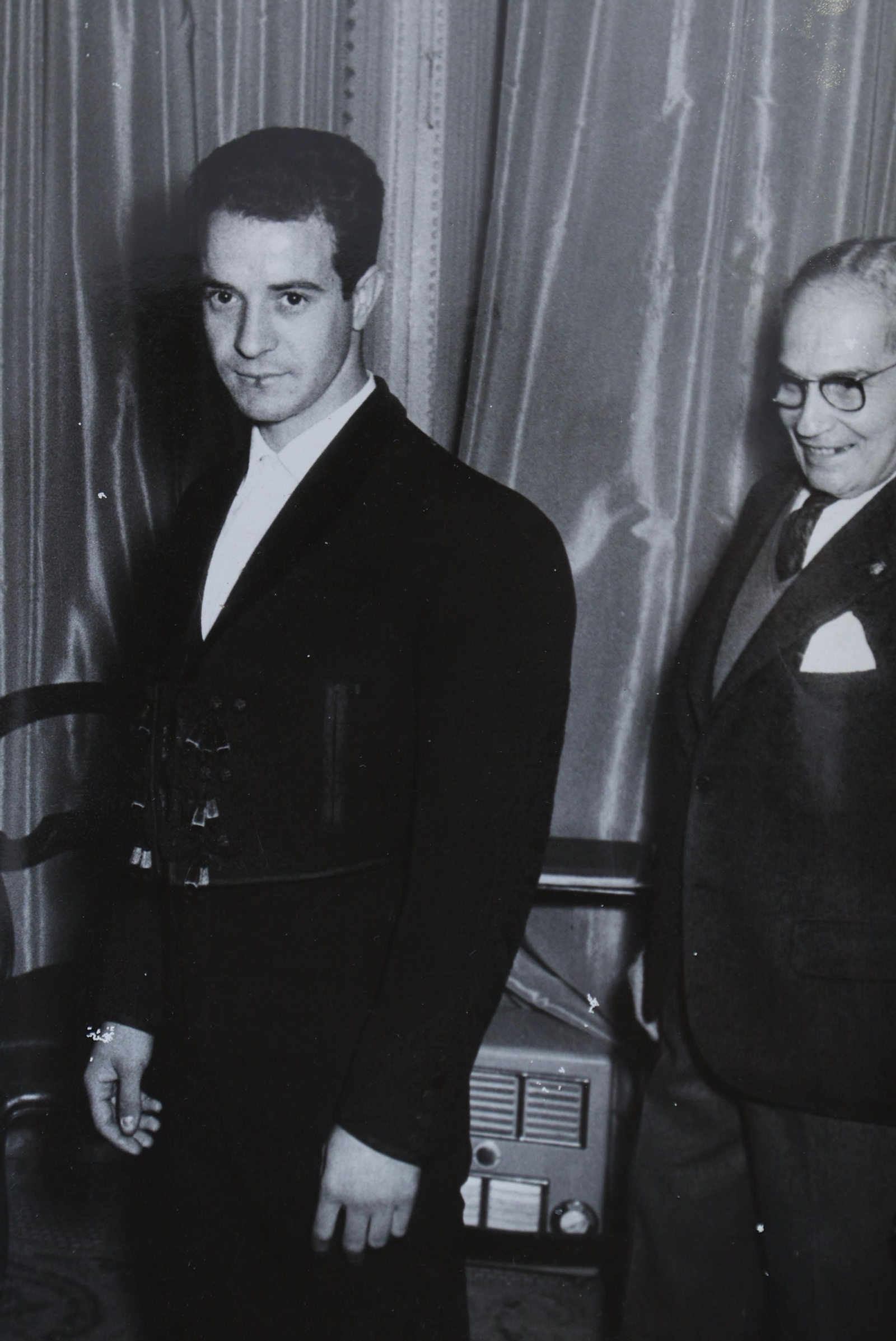 Francisco 0'Kean Siano con el torero Diego Puerta en la antigua sastrería de la calle Rioja