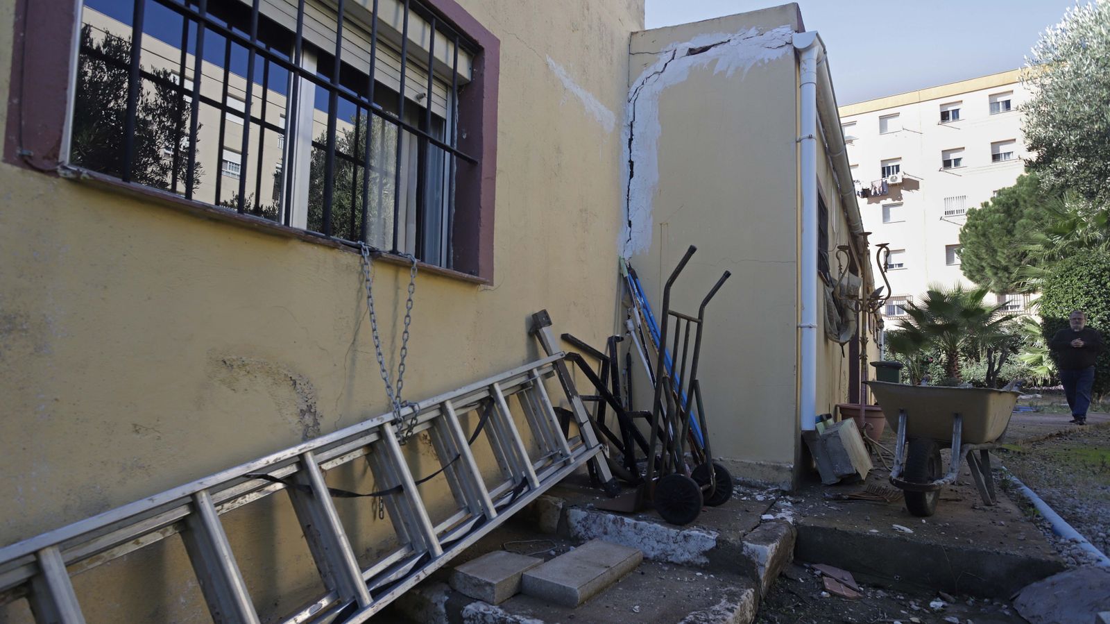 Fotos de los desperfectos en la parroquia de San Miguel en Algeciras