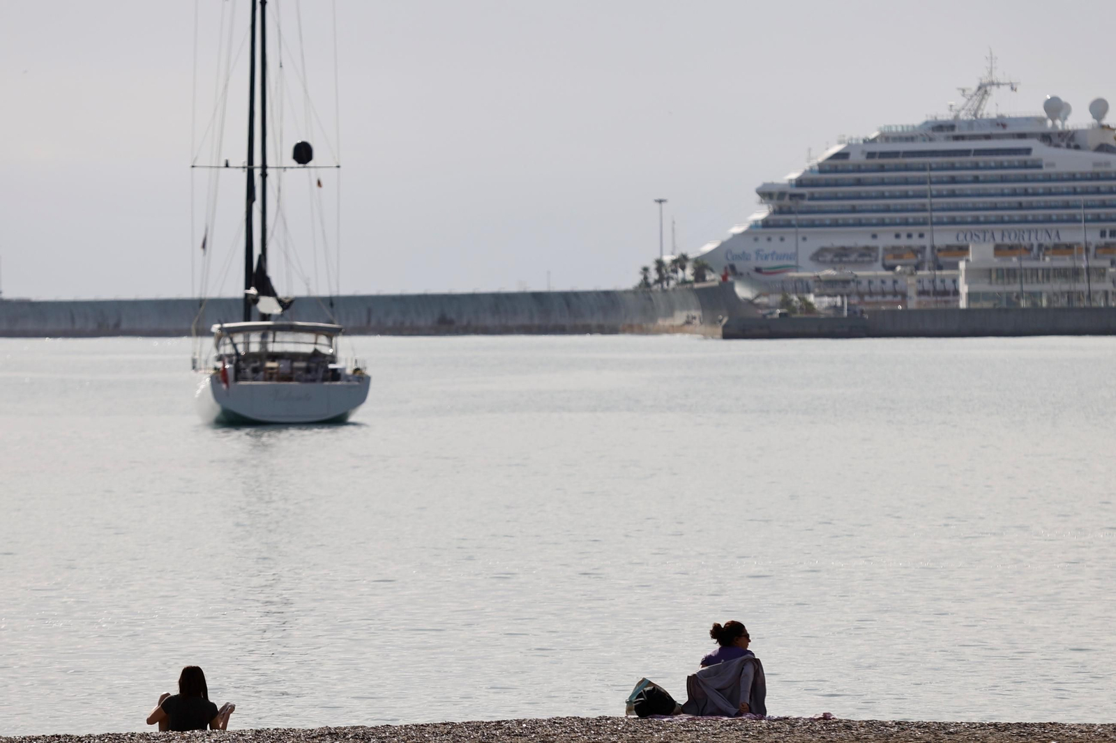 Las playas de Málaga este cálido final de noviembre, en fotos