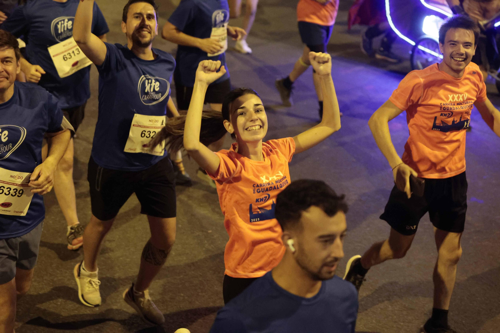 Búscate en las fotos de la Carrera Nocturna (III)