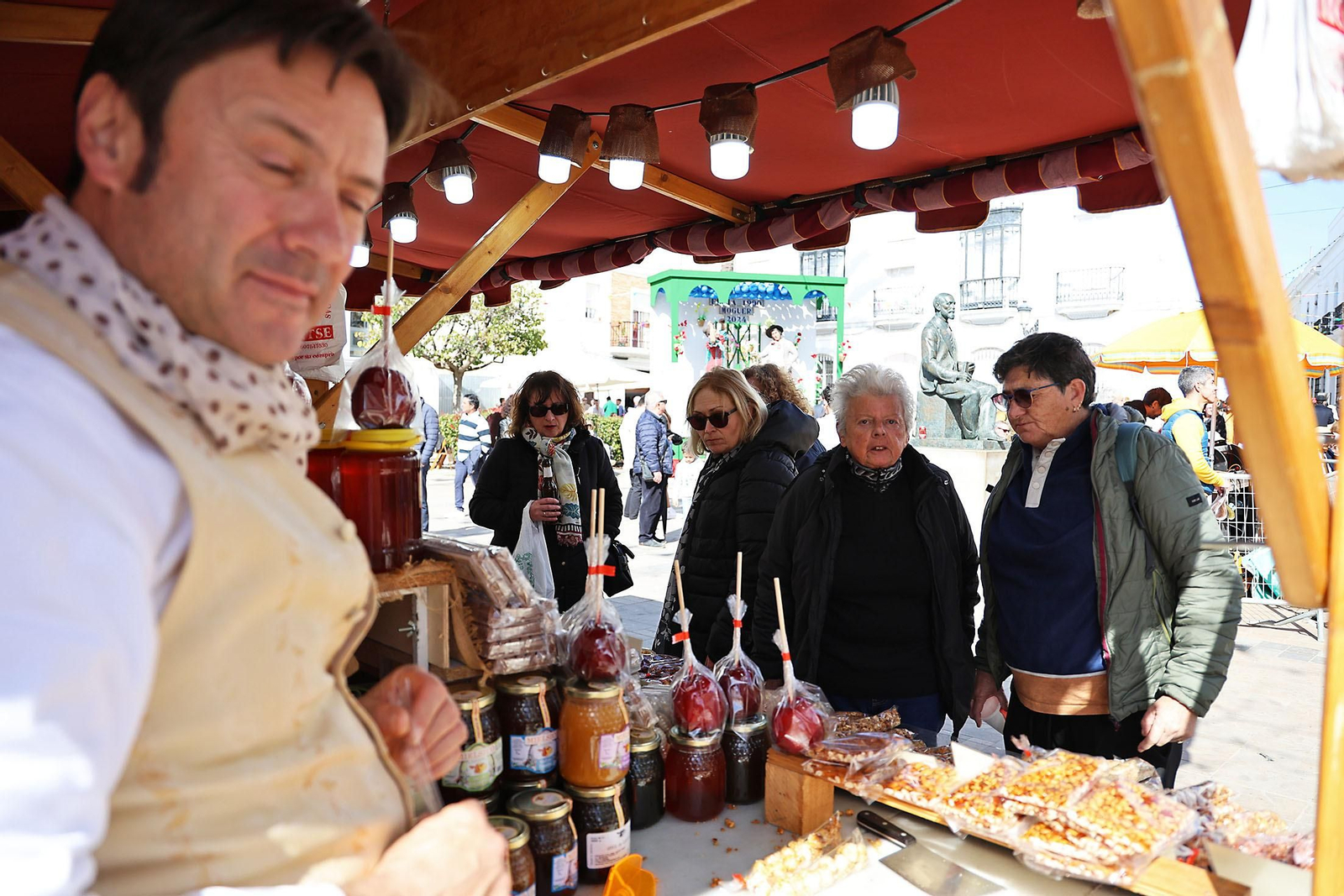 Imágenes del ambiente en la Feria de Época 1900 de Moguer
