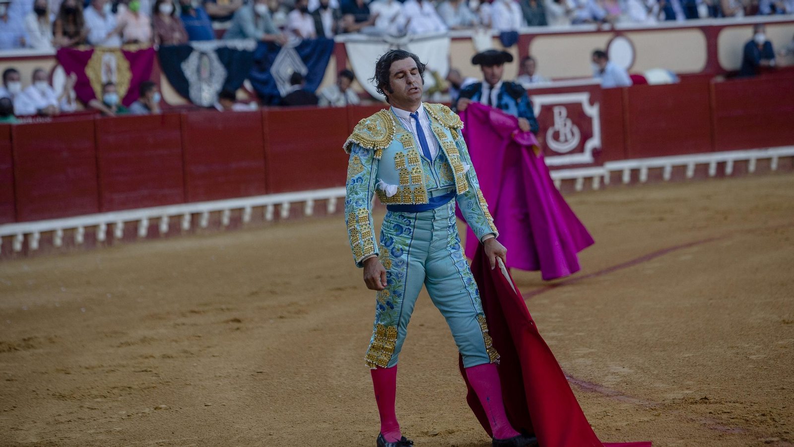 La corrida de toros en el Puerto de Santa María, con Morante de Puebla en solitario, en imágenes.
