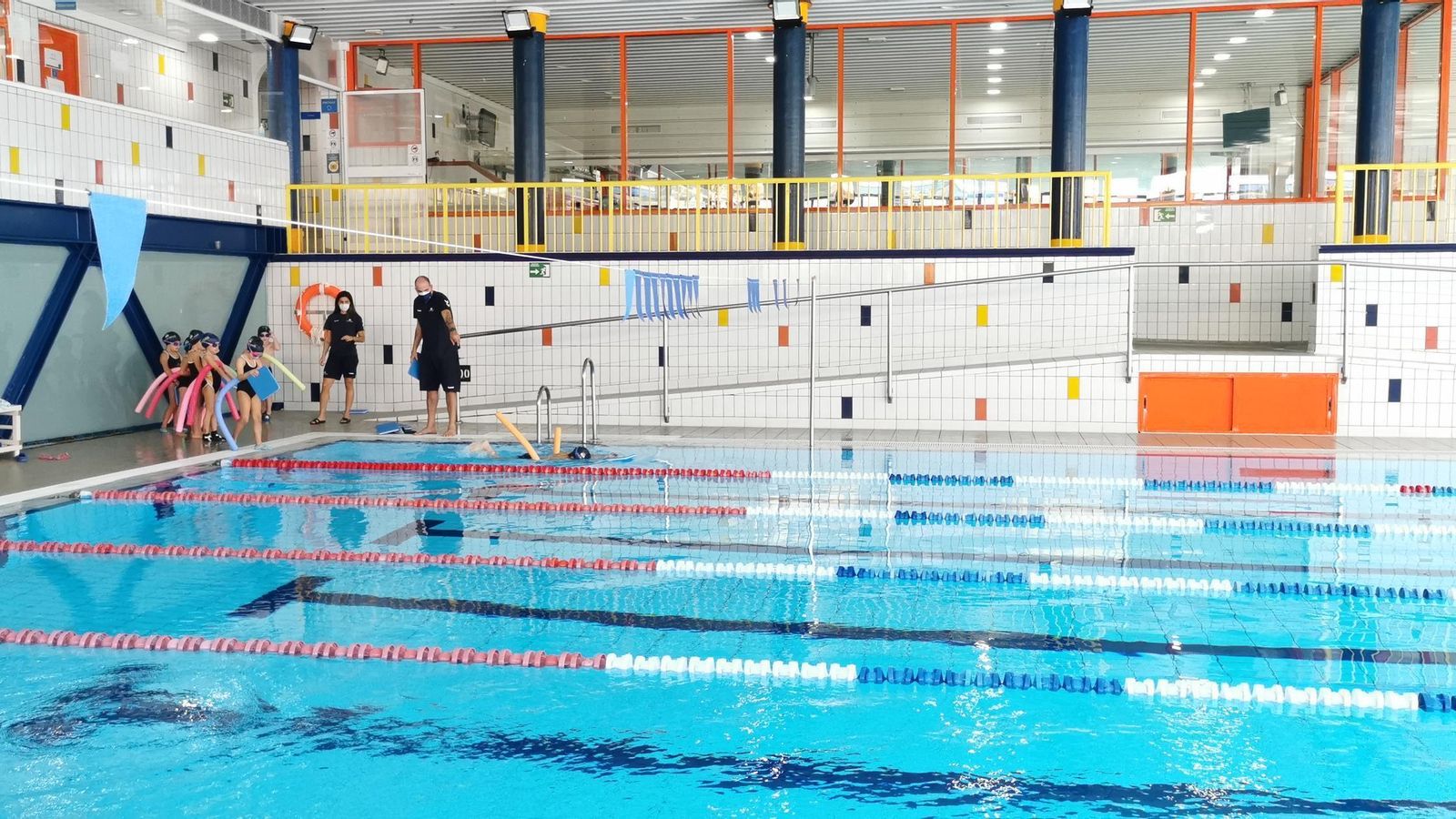 Piscina en el colegio.