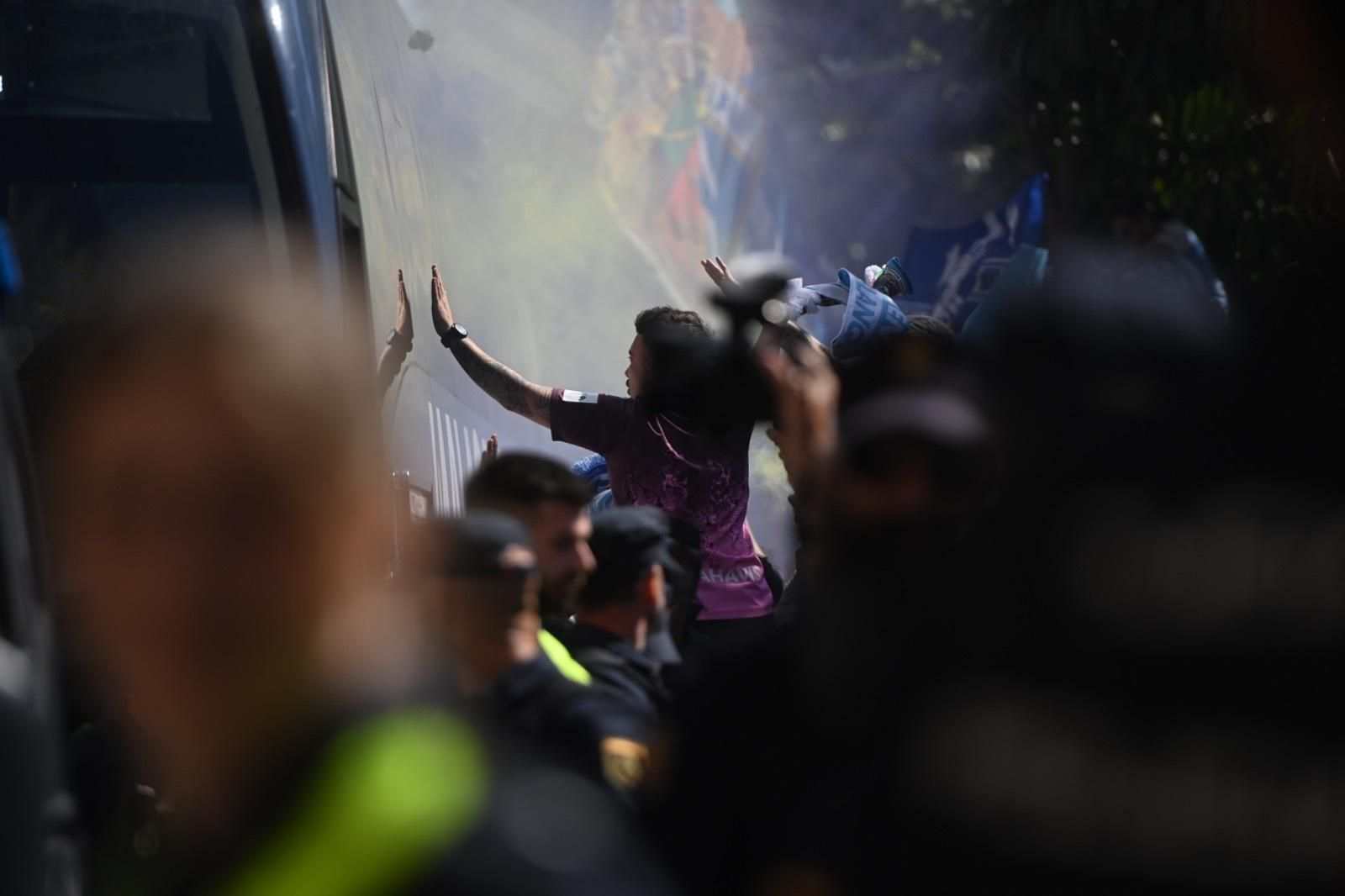 Las fotos del recibimiento de la afición antes del Málaga CF - Cartagena