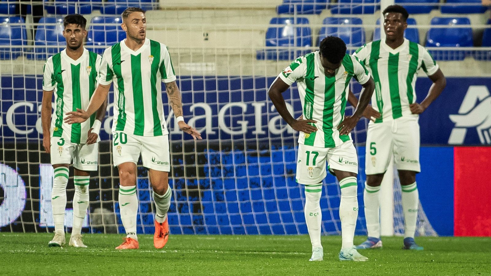 Adilson, Marvel, Casas y Calderón, cabizbajos tras el revés del curso pasado en Huesca.