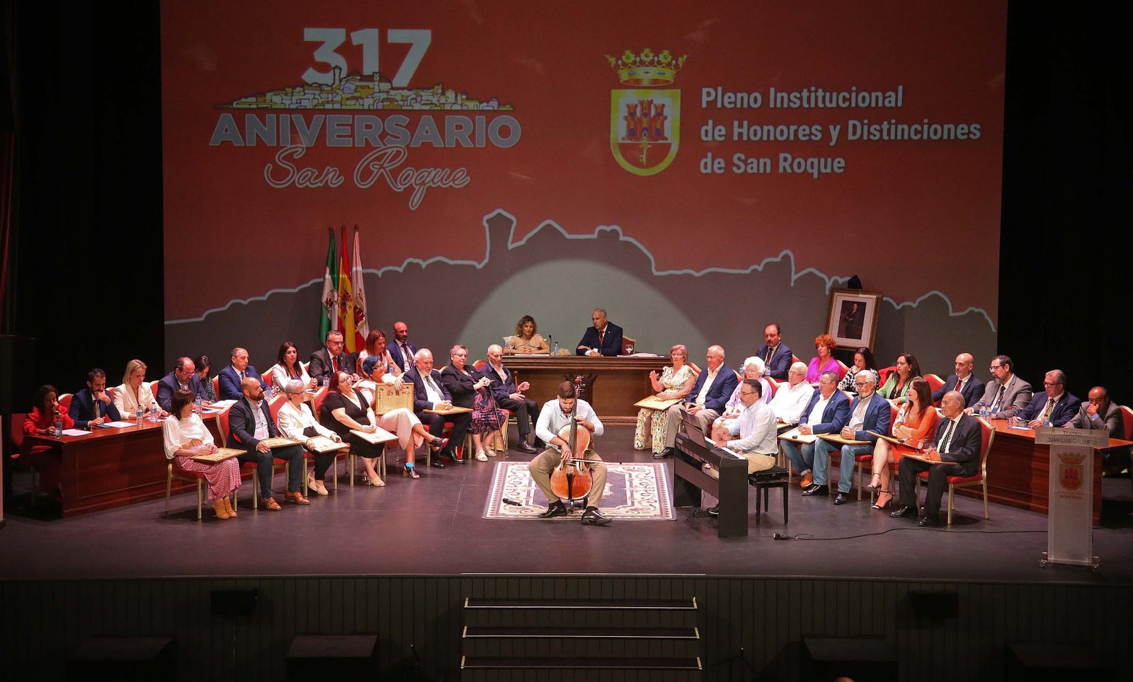 Fotos del pleno institucional de honores y distinciones por el 317º aniversario de San Roque