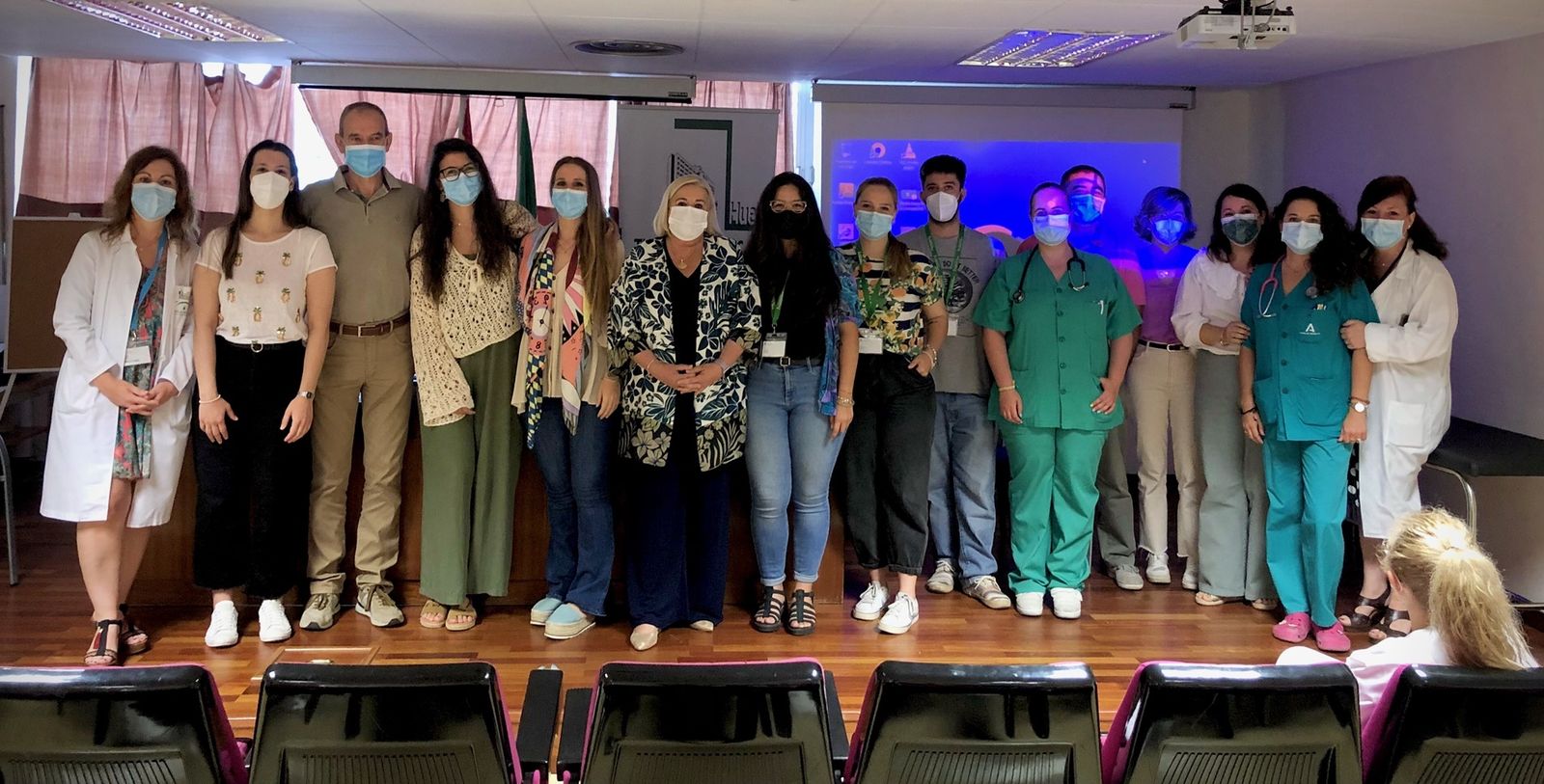 Acto en el que el hospital de Riotinto recibe a los nuevos residentes.