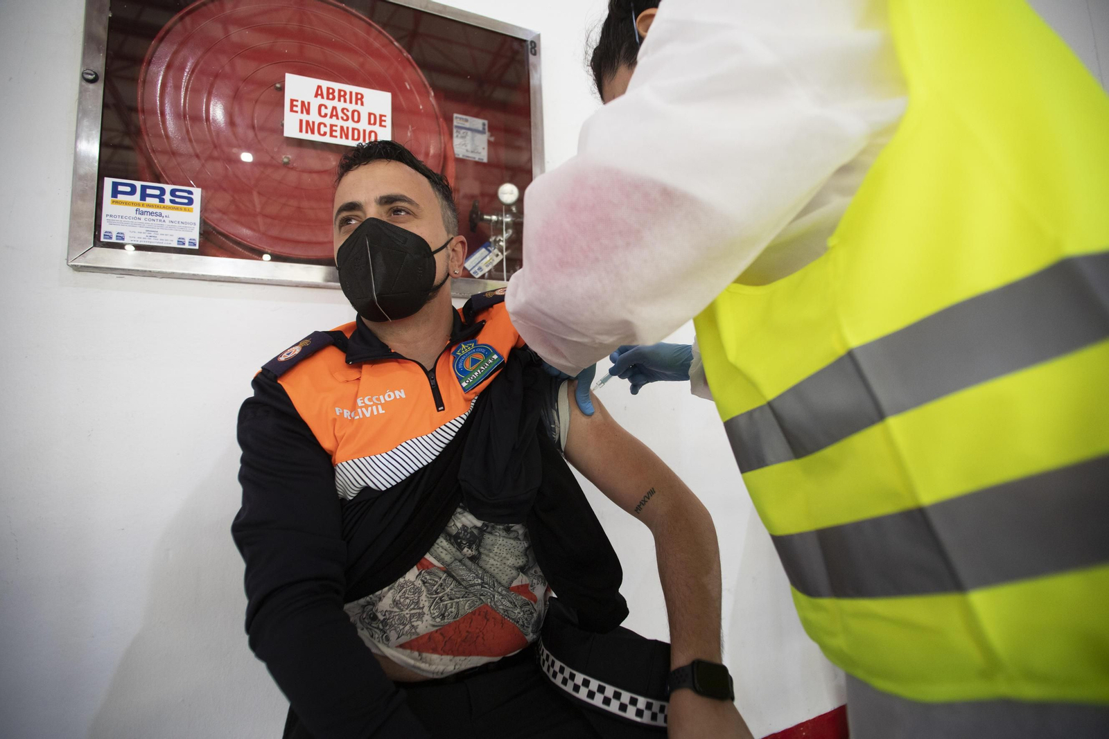 Fotos: así se está vacunando en Granada a los mayores de 60 años