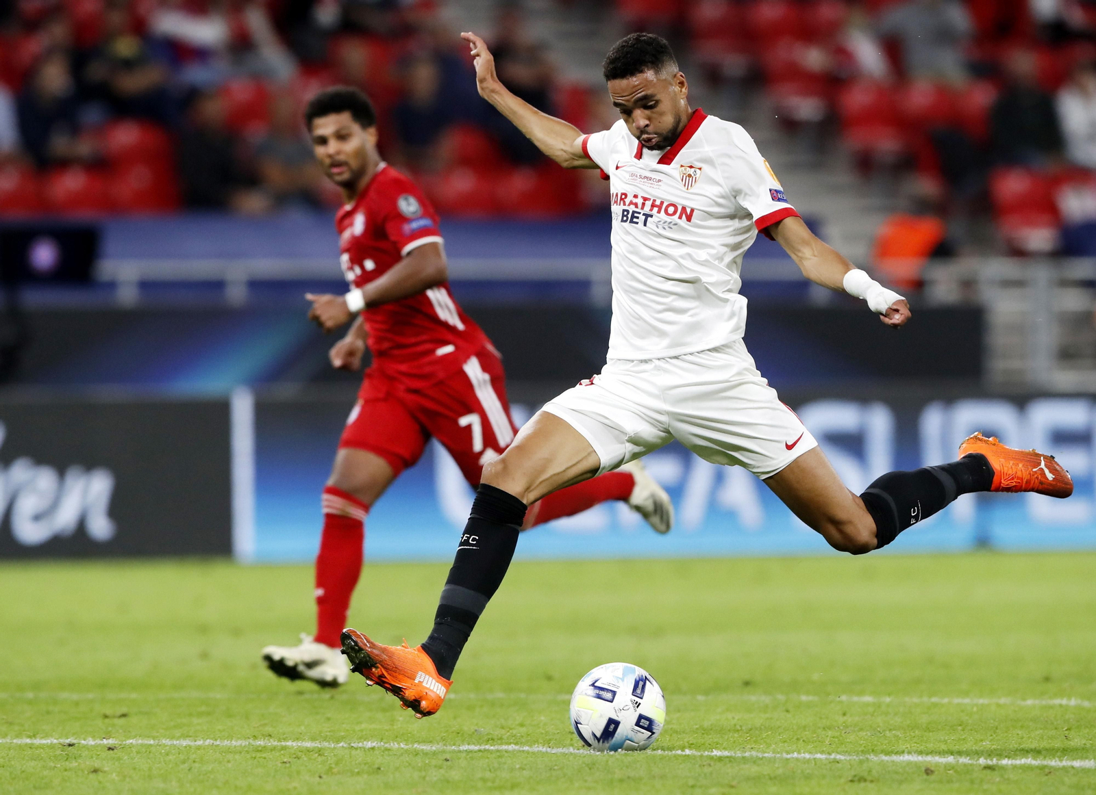 En-Nesyri dispara en su gran ocasión del minuto 87.