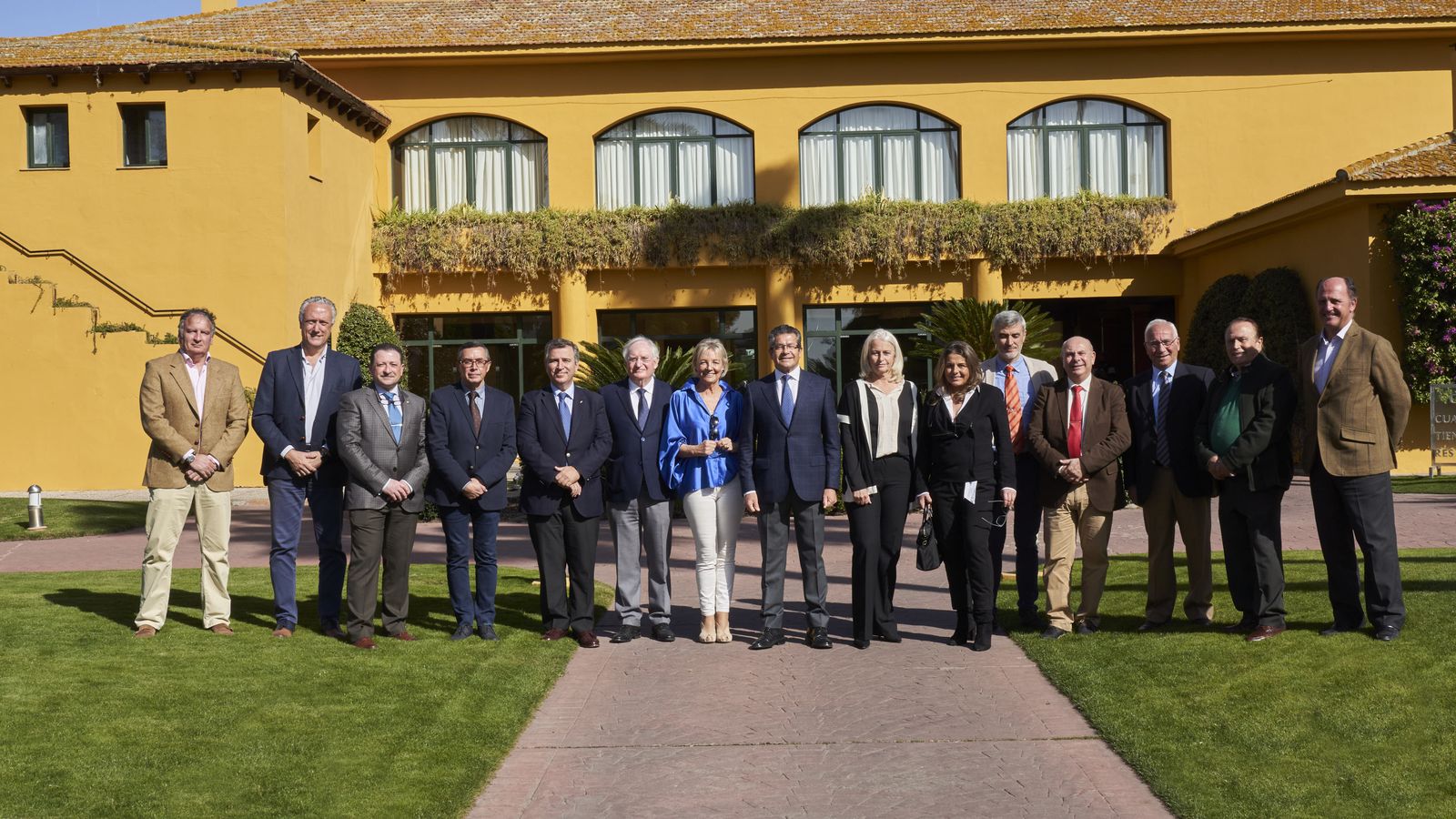 Almuerzo con los presidentes de los clubs deportivos.