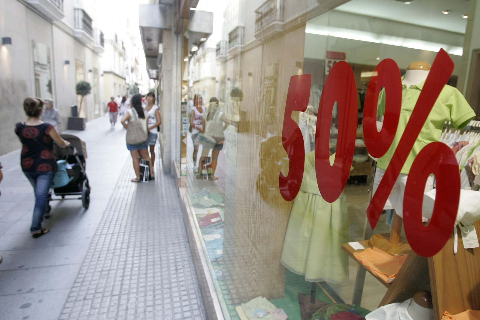 Una de las calles comerciales del centro de Cádiz
