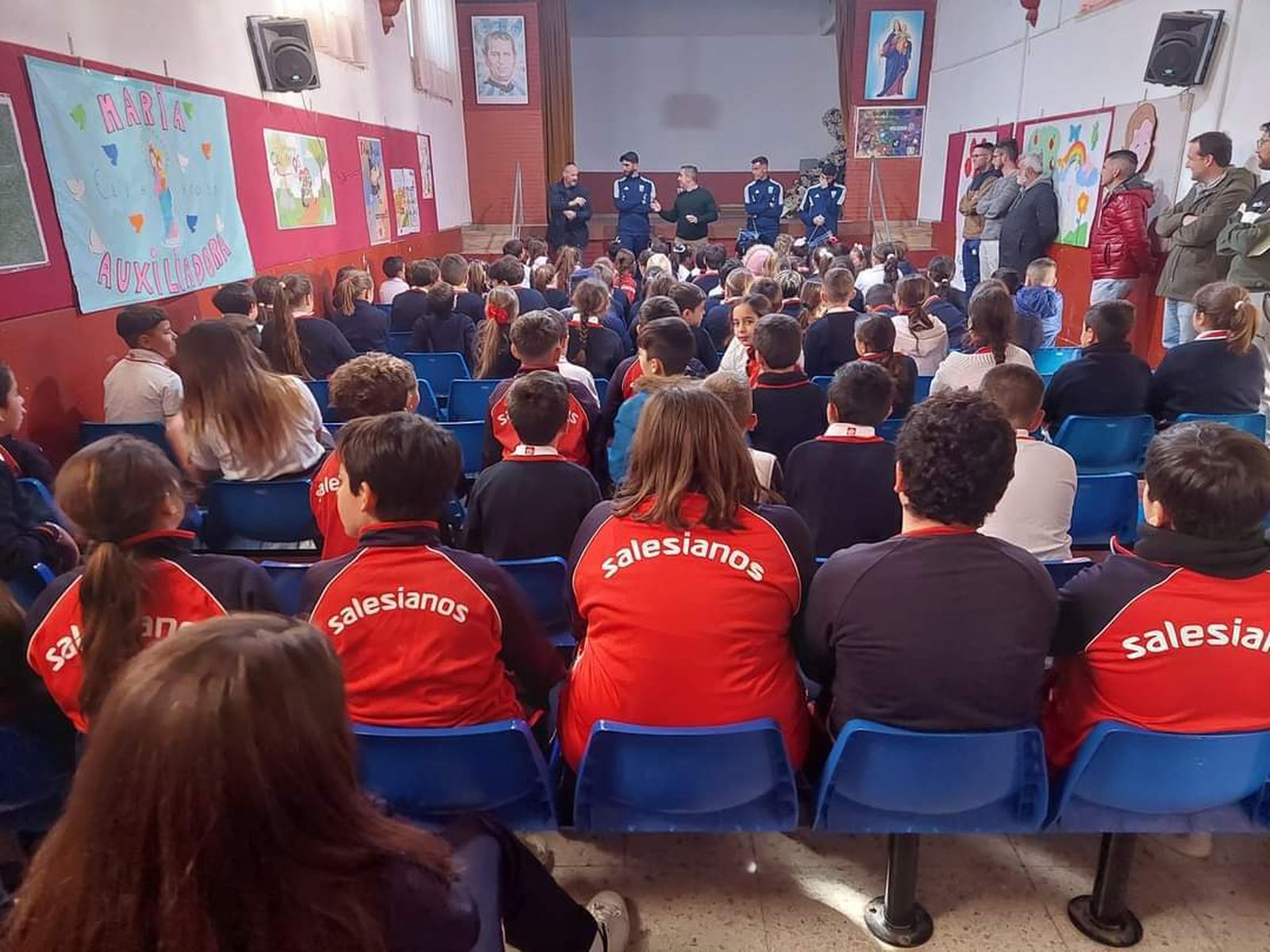 Los jugadores del Xerez CD, en un momento de su visita al Lora Tamayo.