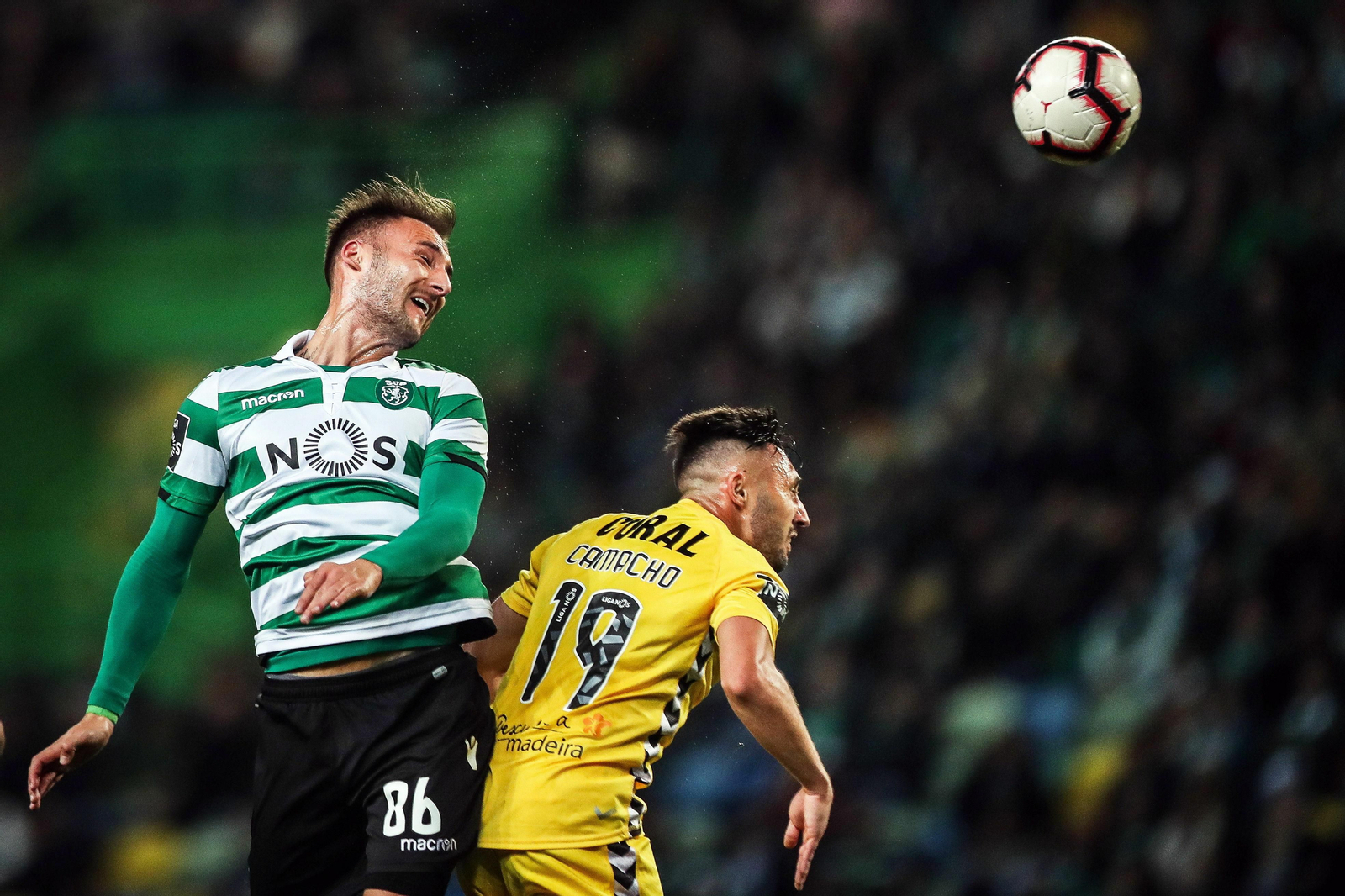 Gudelj, en un partido de la pasada temporada con el Sporting.