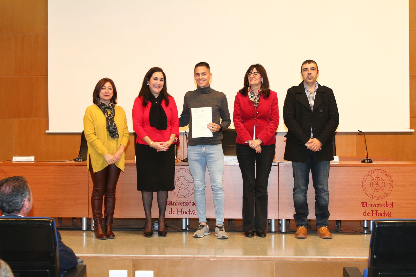 entrega los Premios 'Alumno 10c' de la cátedra Fundación Cepsa