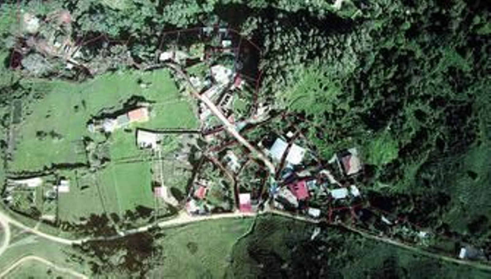 Vista aérea de la zona de Algamasilla en la que se pueden observar las parcelas denunciadas por el Ayuntamiento.