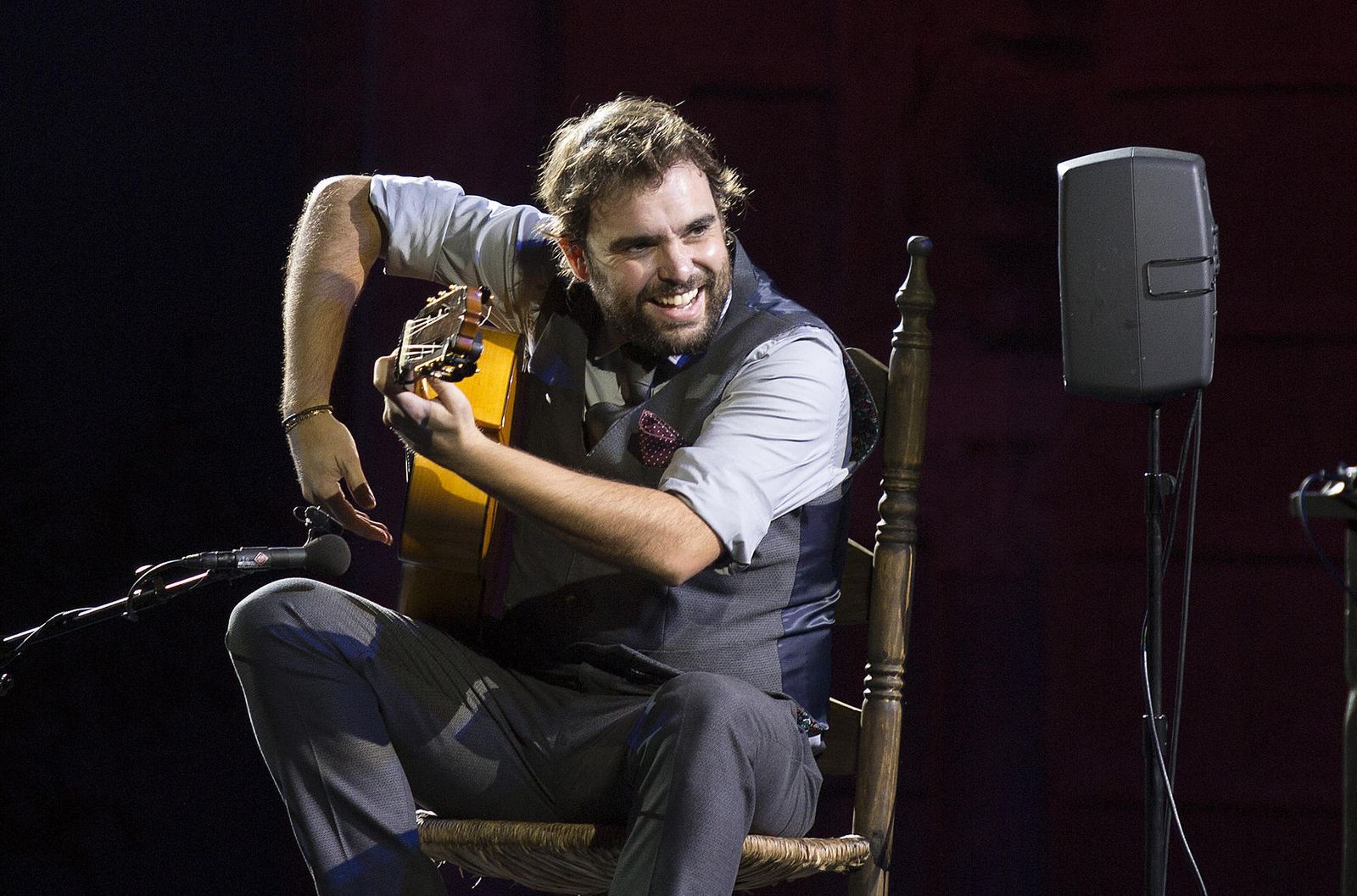 El guitarrista se presentó en formato de dúo en el Teatro Central.