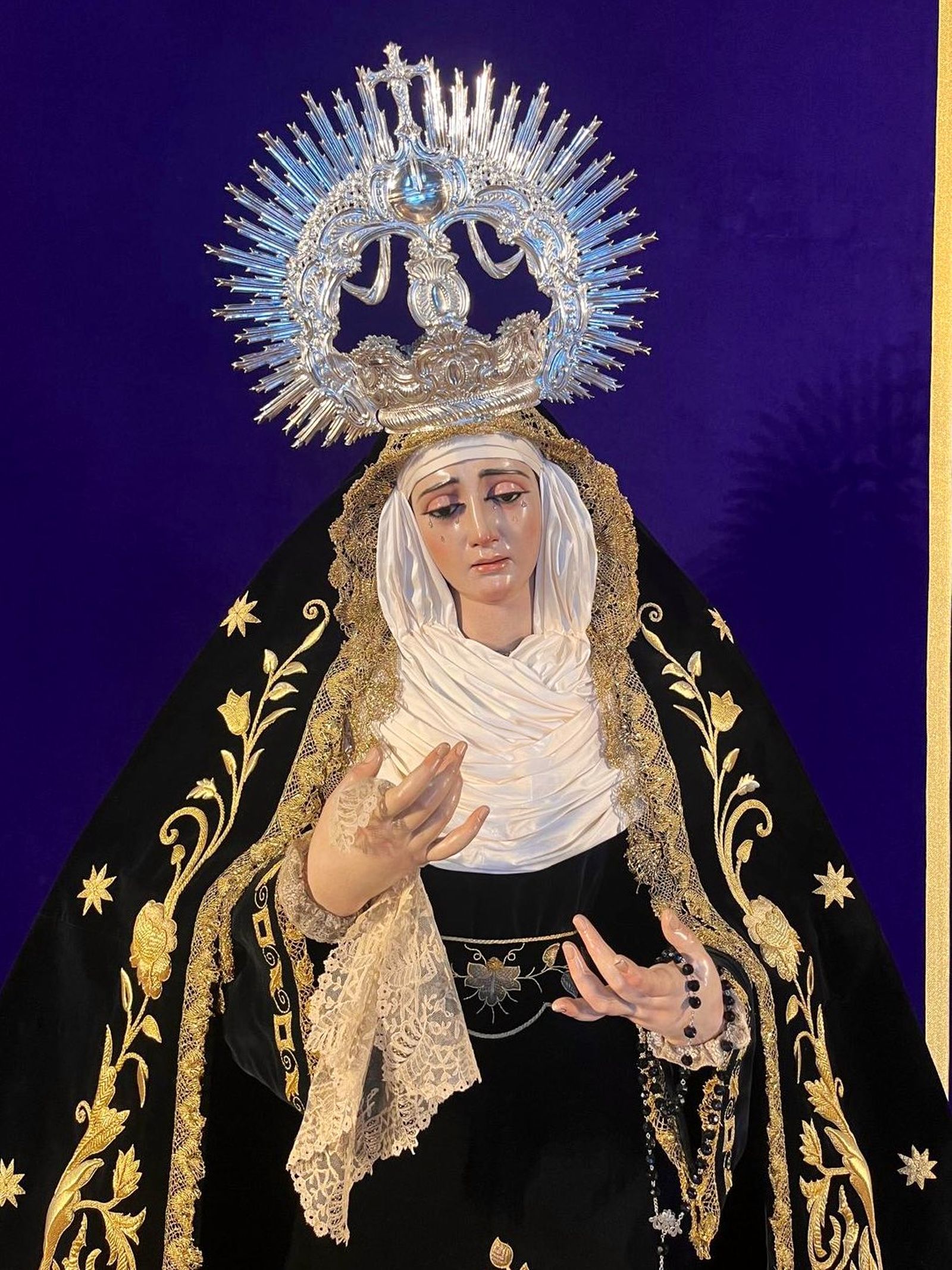 La Virgen de la Victoria, de luto