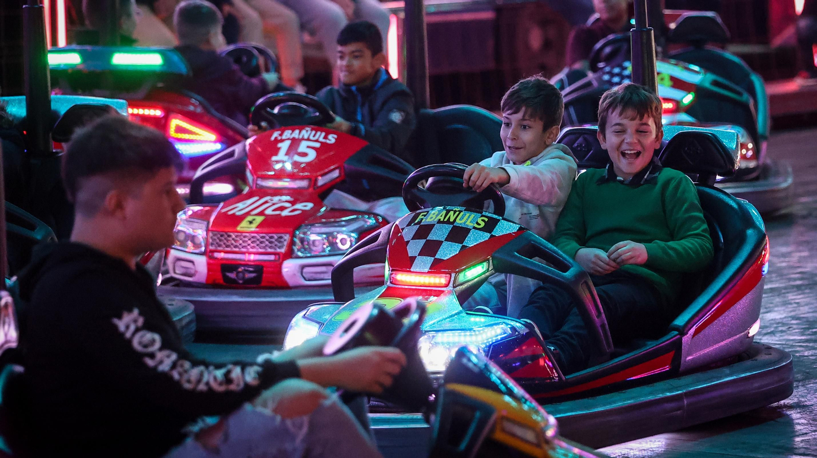 Lleno absoluto en el parque de atracciones de Jerez
