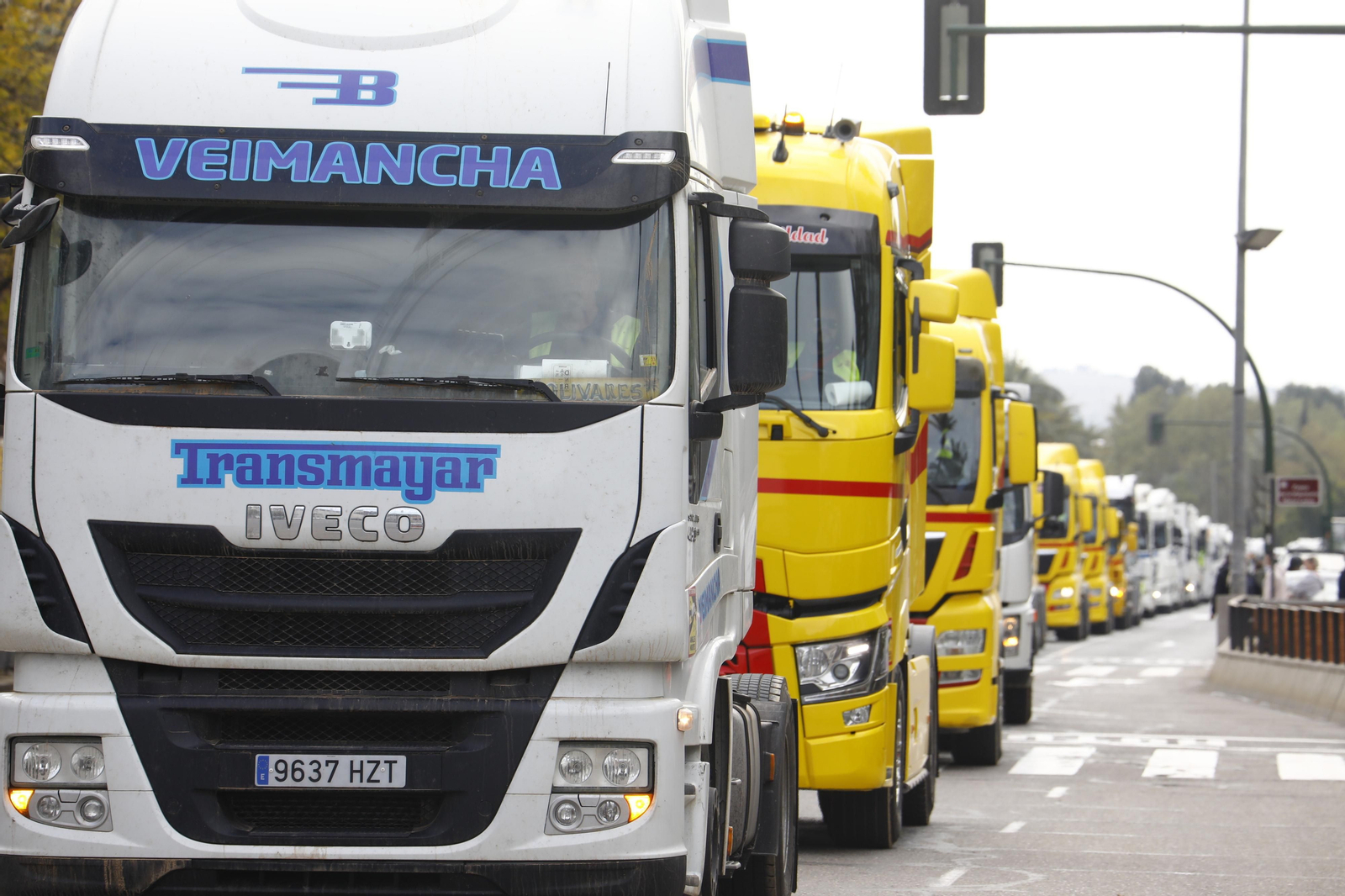 Los transportistas colapsan el centro de Córdoba, en imágenes