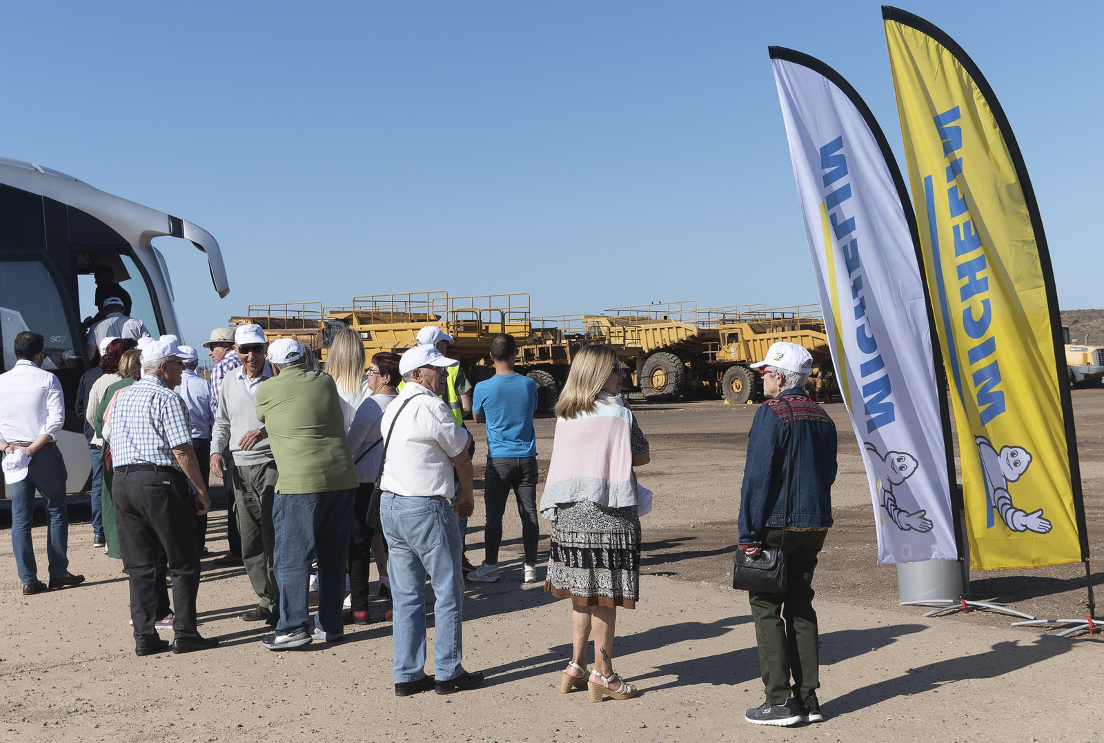 Imágenes de la Jornada de Puertas Abiertas de Michelin Almería.