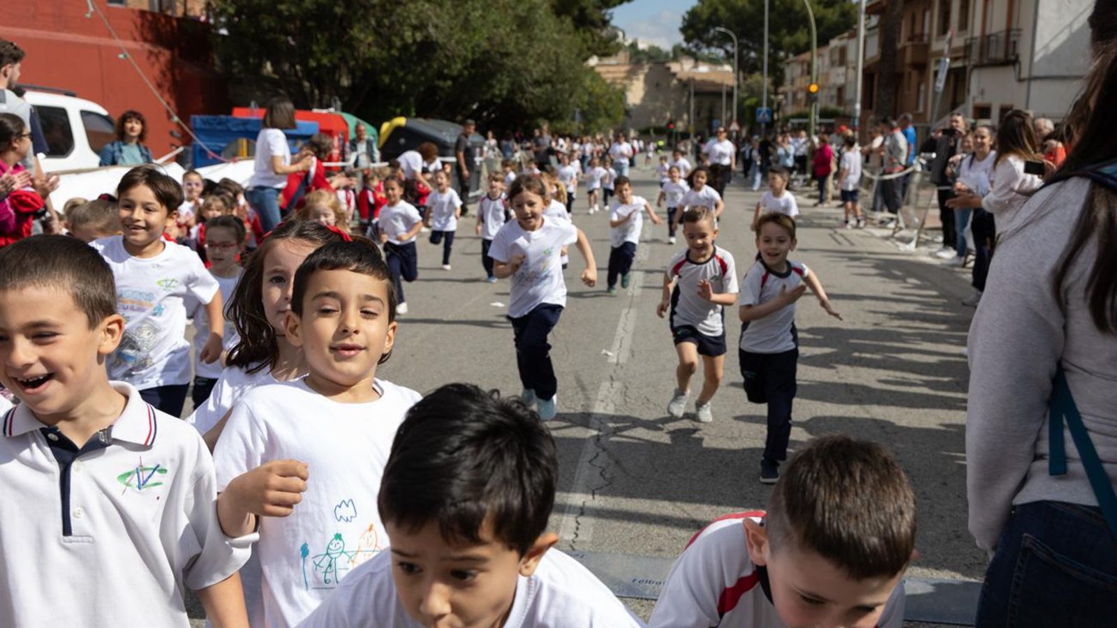 La carrera escolar de “La Gloria” que aúna inclusión y solidaridad, en imágenes