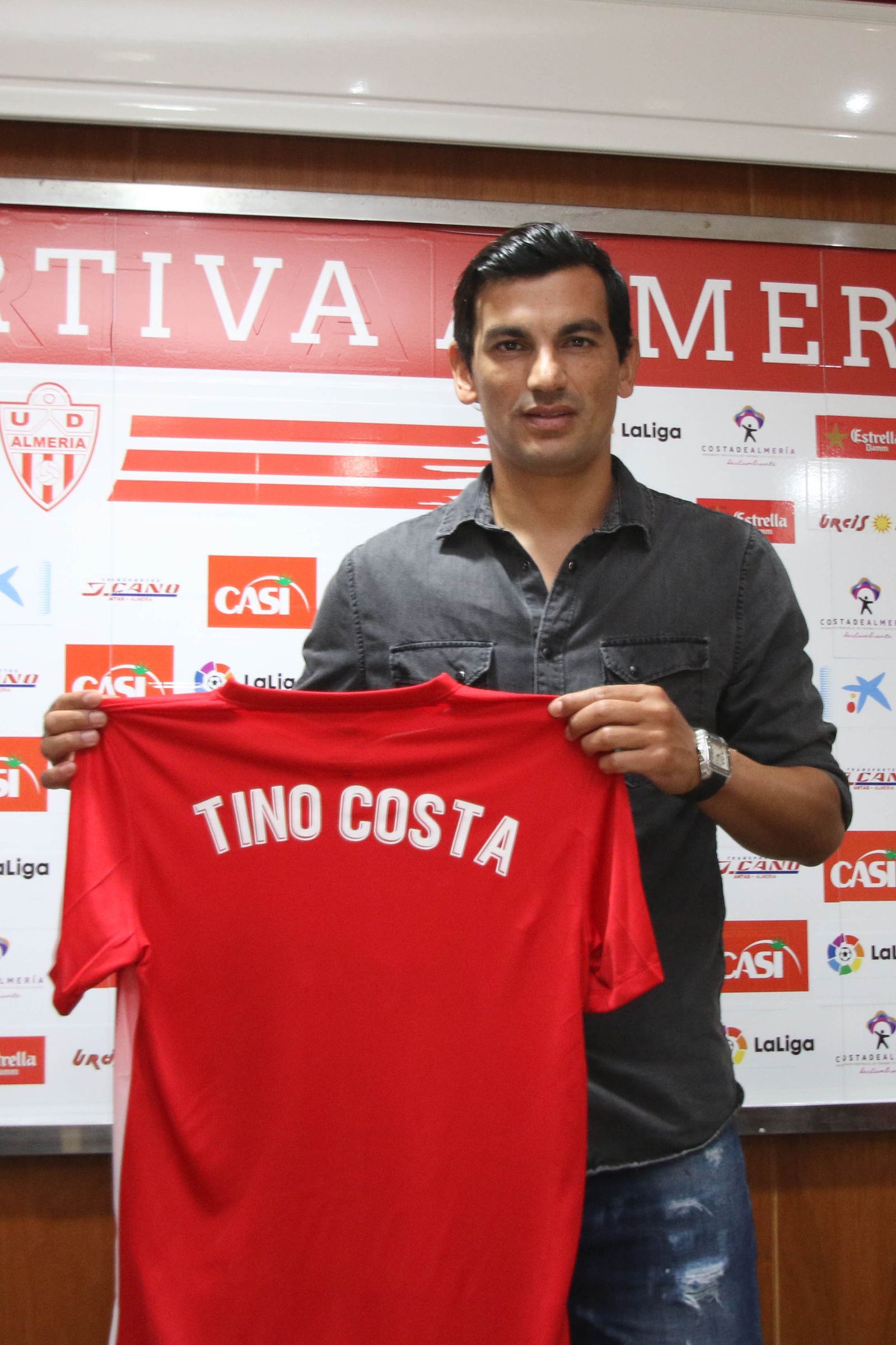 Tino Costa.