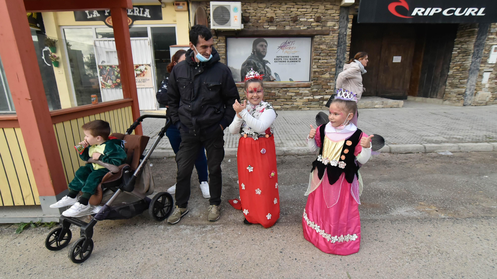 Fotos del pasacalles de Carnaval en Tarifa