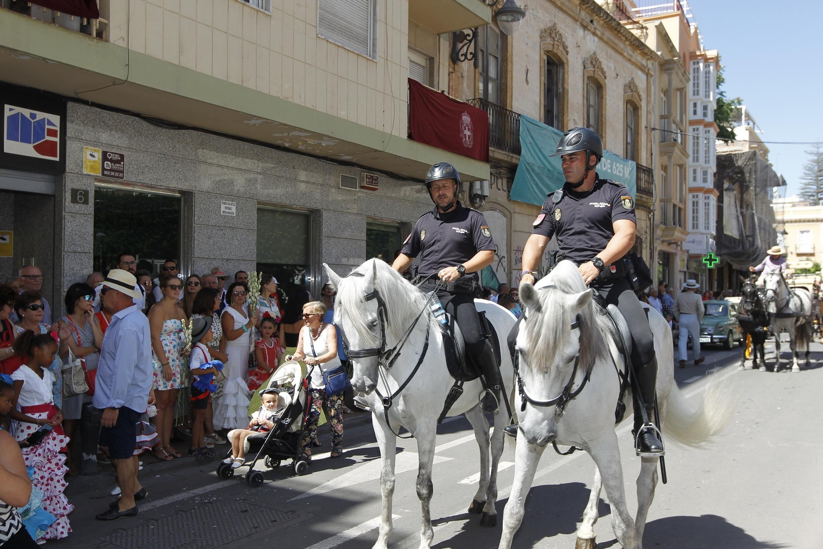 Fotogalería ofrenda floral a la Virgen del Mar. Feria de Almería 2019