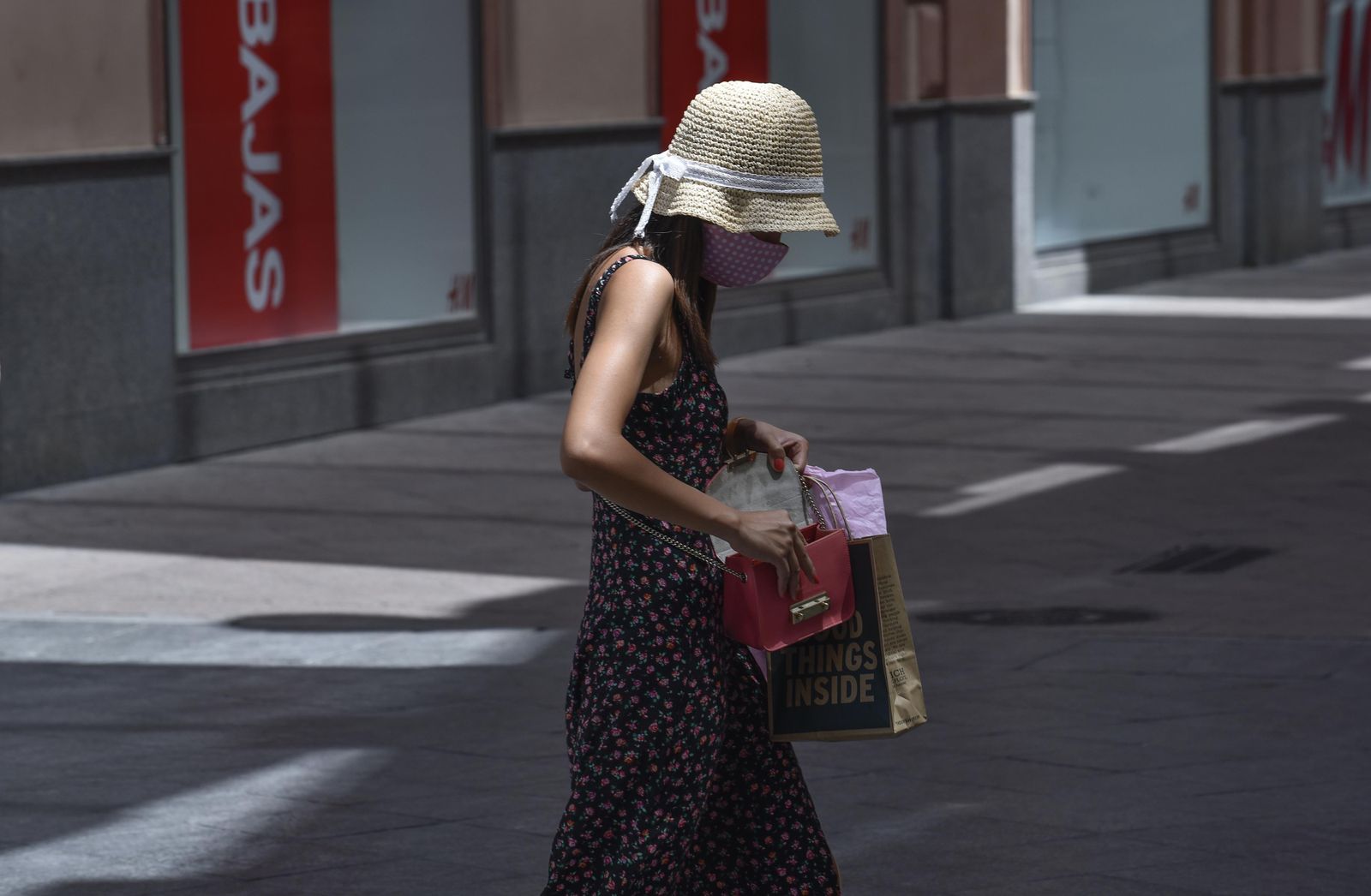 Galería gráfica: Calor y mascarillas en Sevilla