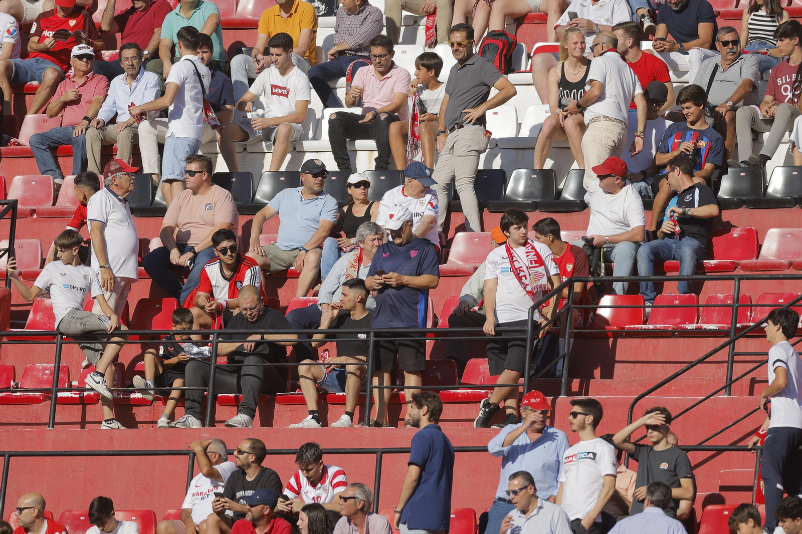 Búscate en las fotos del Sevilla-Español