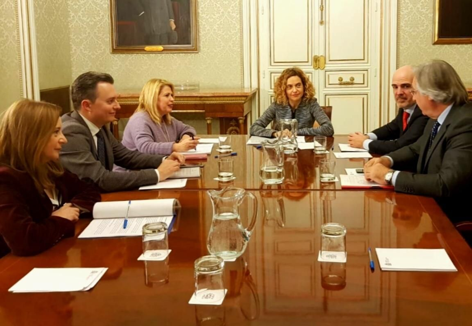 Un momento de la reunión mantenida en Madrid entre la alcaldesa, miembros del gobierno municipal y la ministra.
