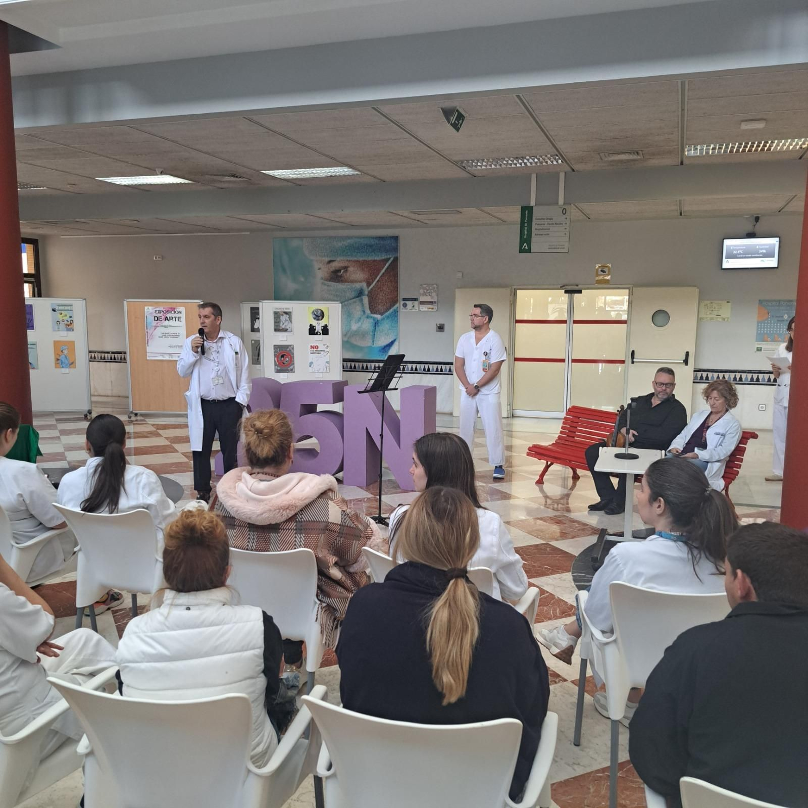 El Hospital Poniente se suma a la celebración de los actos por el 25N. El Hospital Poniente se suma a la celebración de los actos por el 25N.