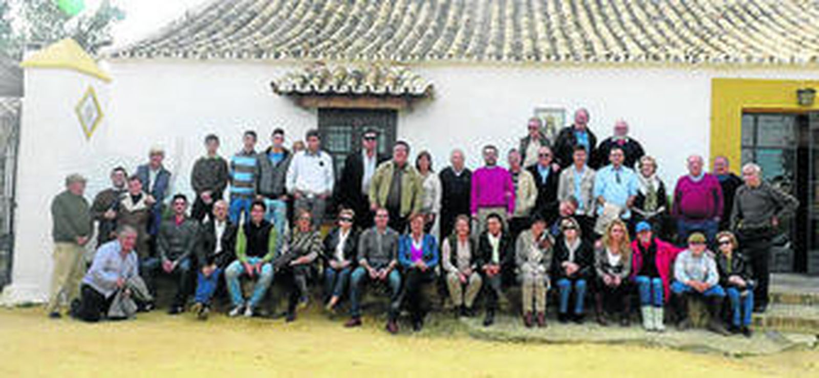 Foto de familia de los Jueves Taurinos en 'Los Recitales'.