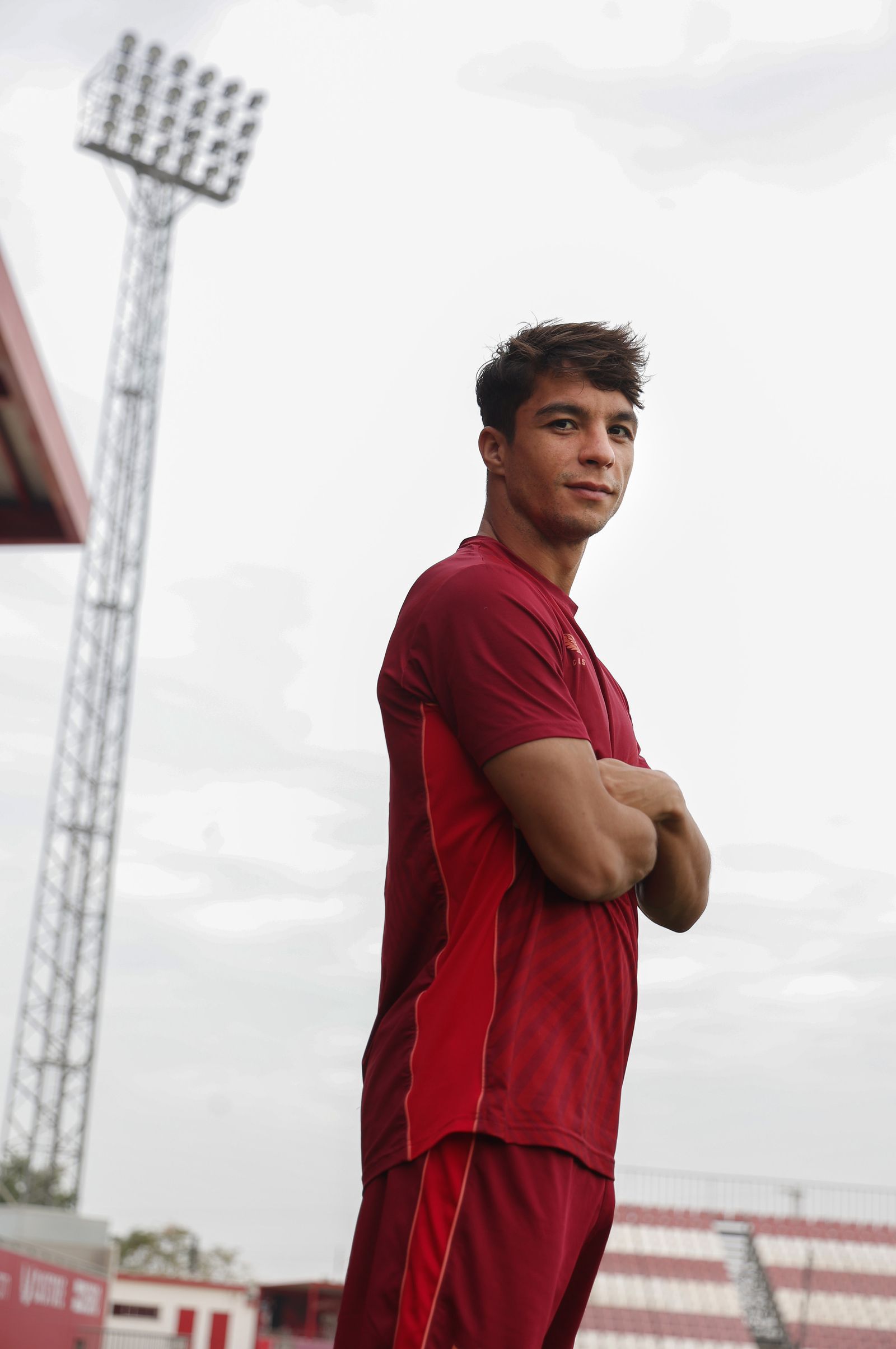 Óliver Torre posa en la ciudad deportiva del Sevilla.