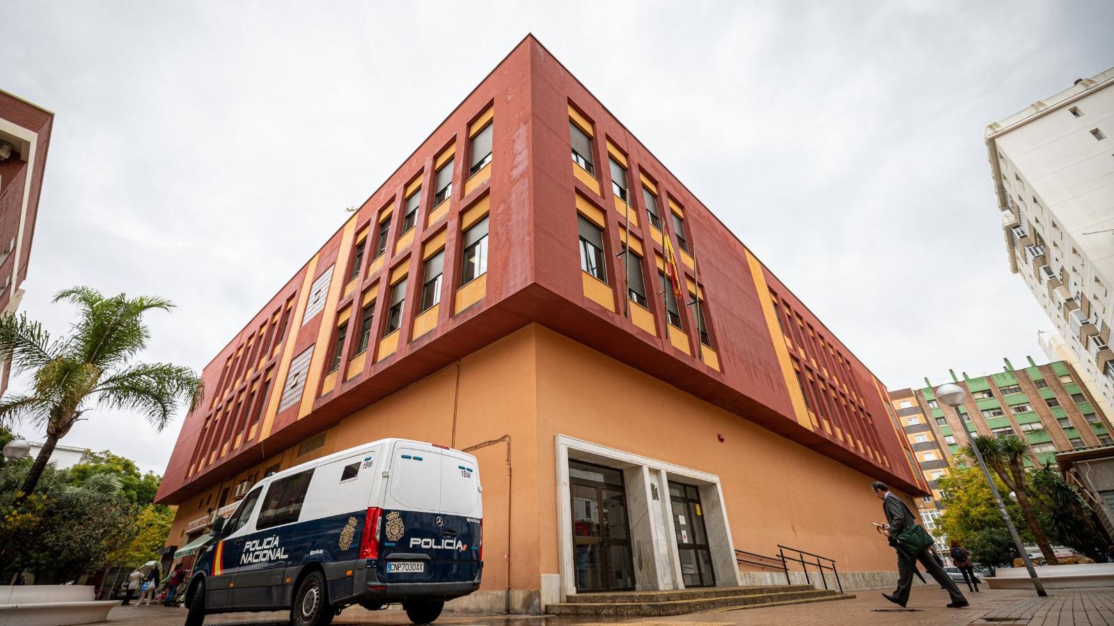 Imagen de la mañana de este viernes del edificio de los Juzgados de San José de Cádiz