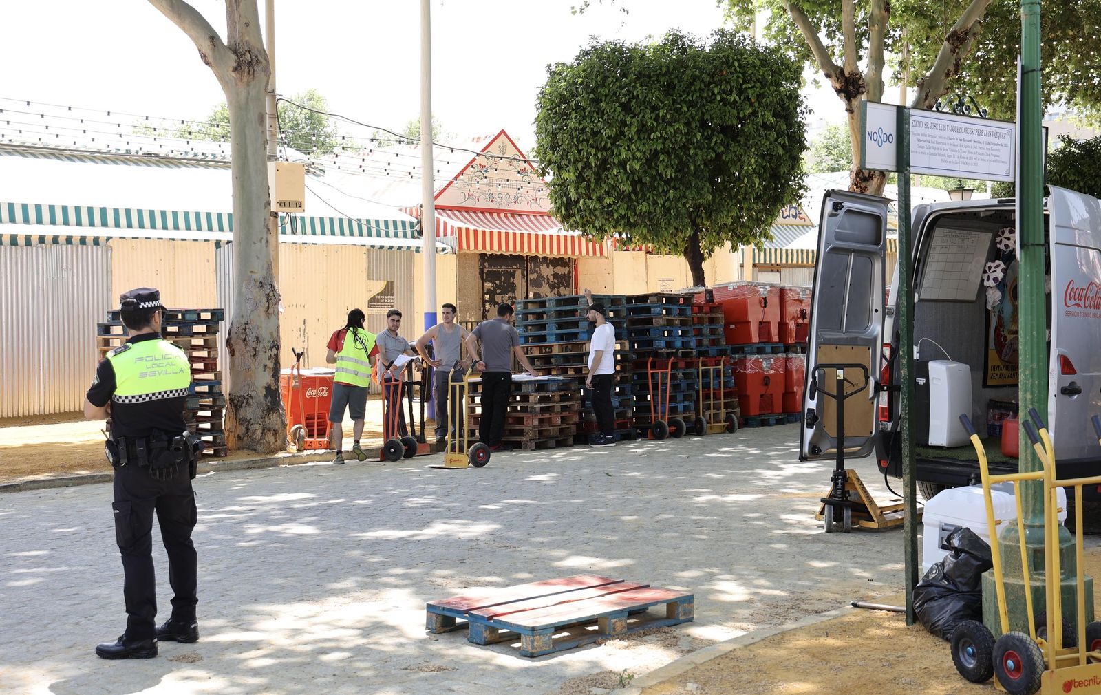 Montaje de la Feria tras el apagón
