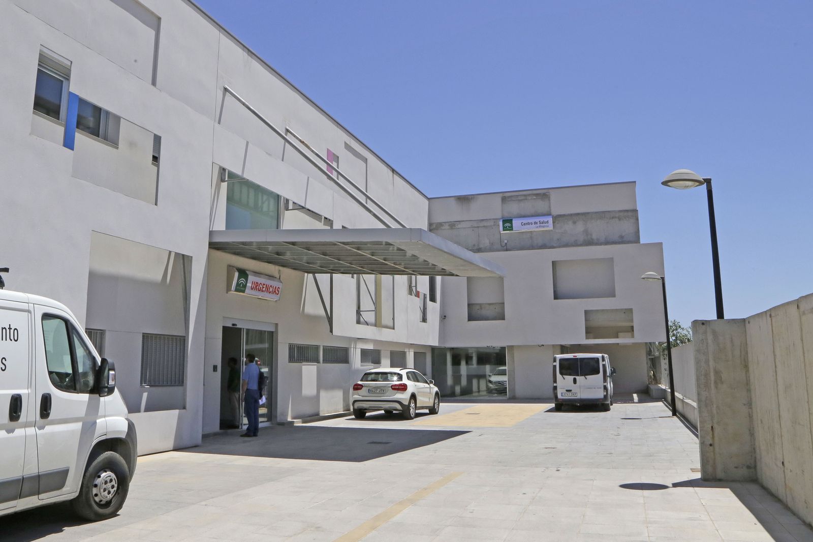 Acceso a las Urgencias del centro de salud de La Milagrosa.