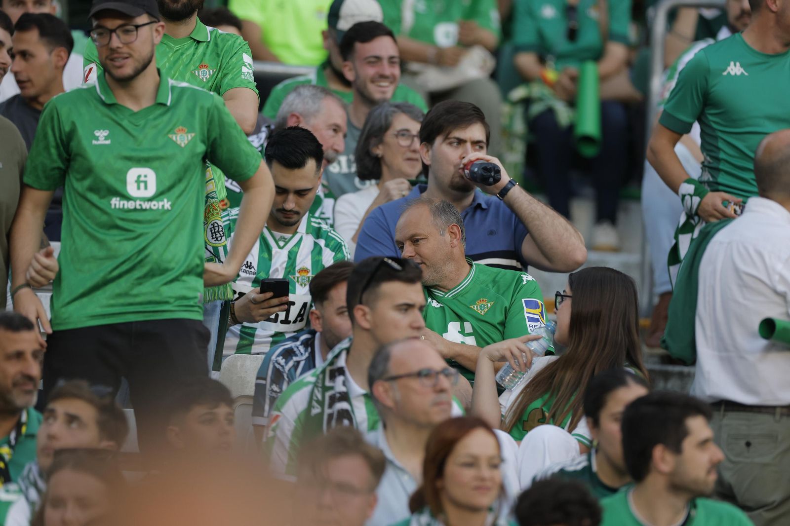 Búscate en las fotos del Betis - Fiorentina