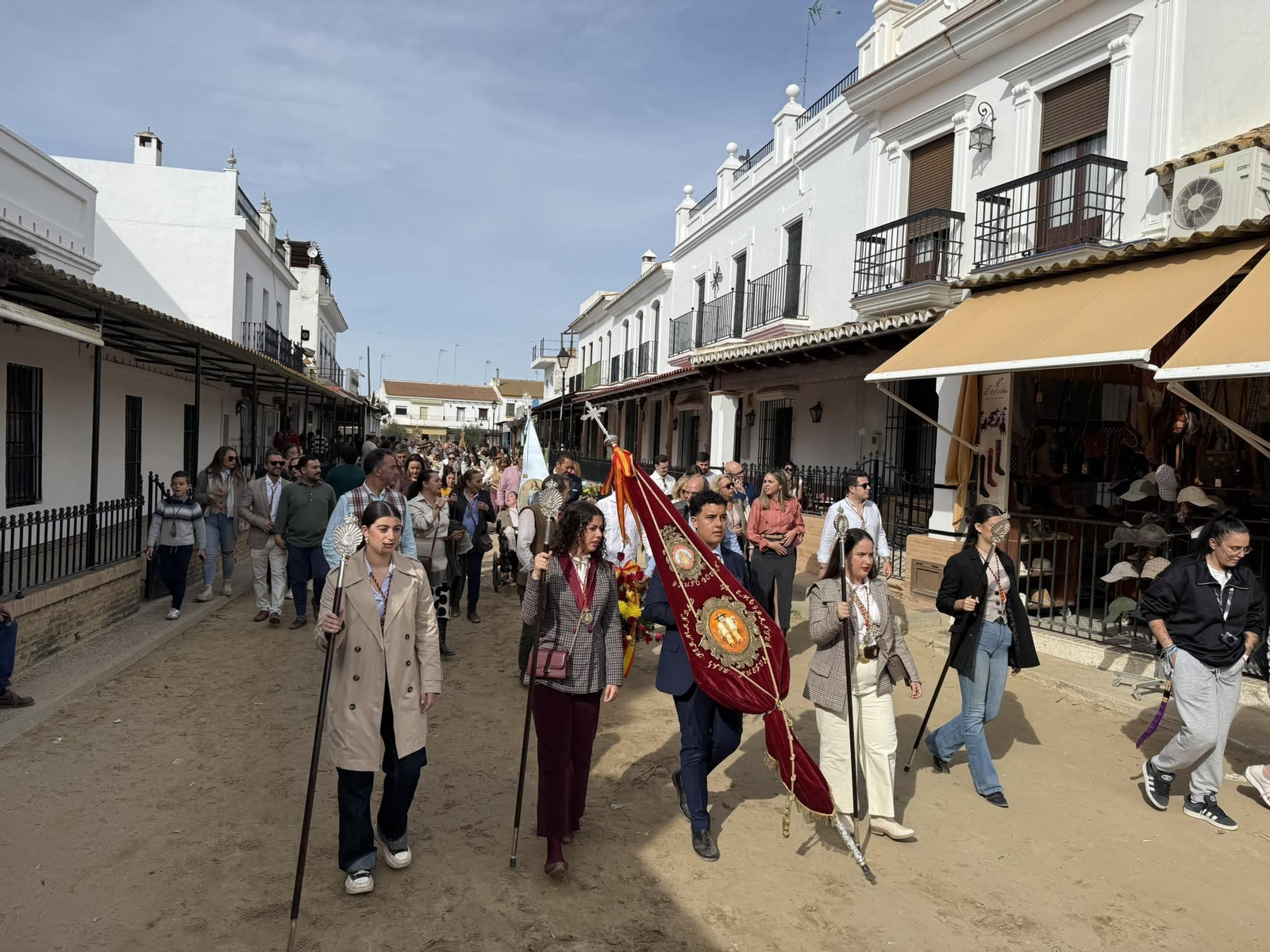 Las mejores imágenes de la peregrinación extraordinaria de Emigrantes a la aldea de El Rocío