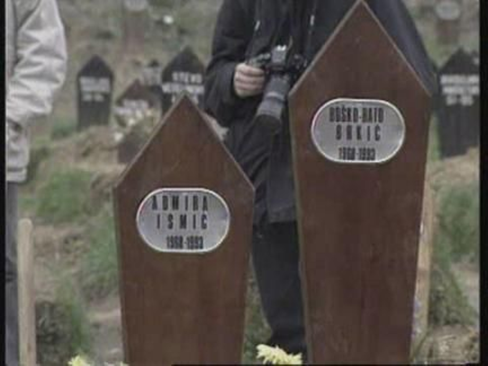 Las dos tumbas de la pareja tiroteada en Sarajevo.