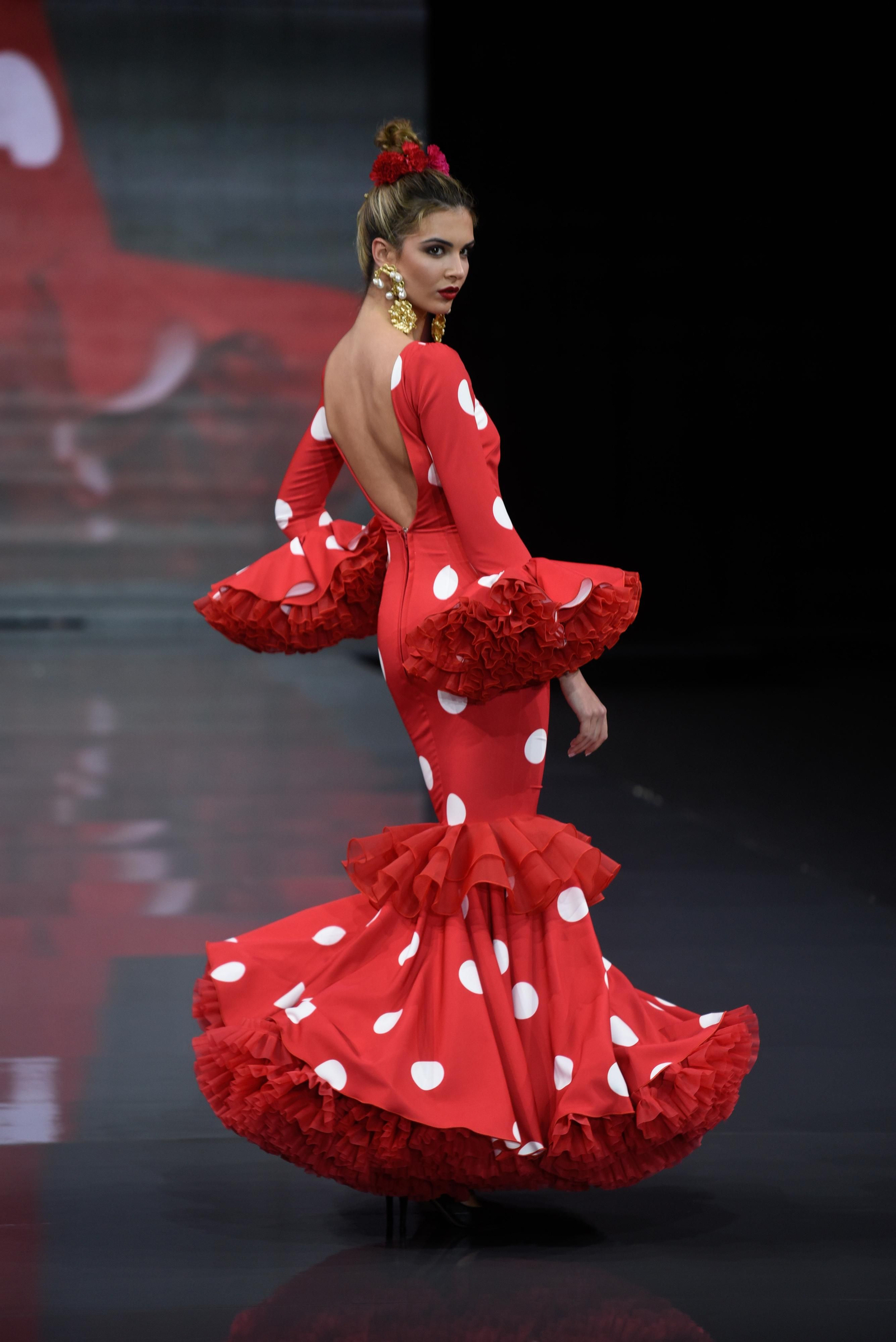 El desfile de Rosa Pedroche en SIMOF 2023, todas las fotos