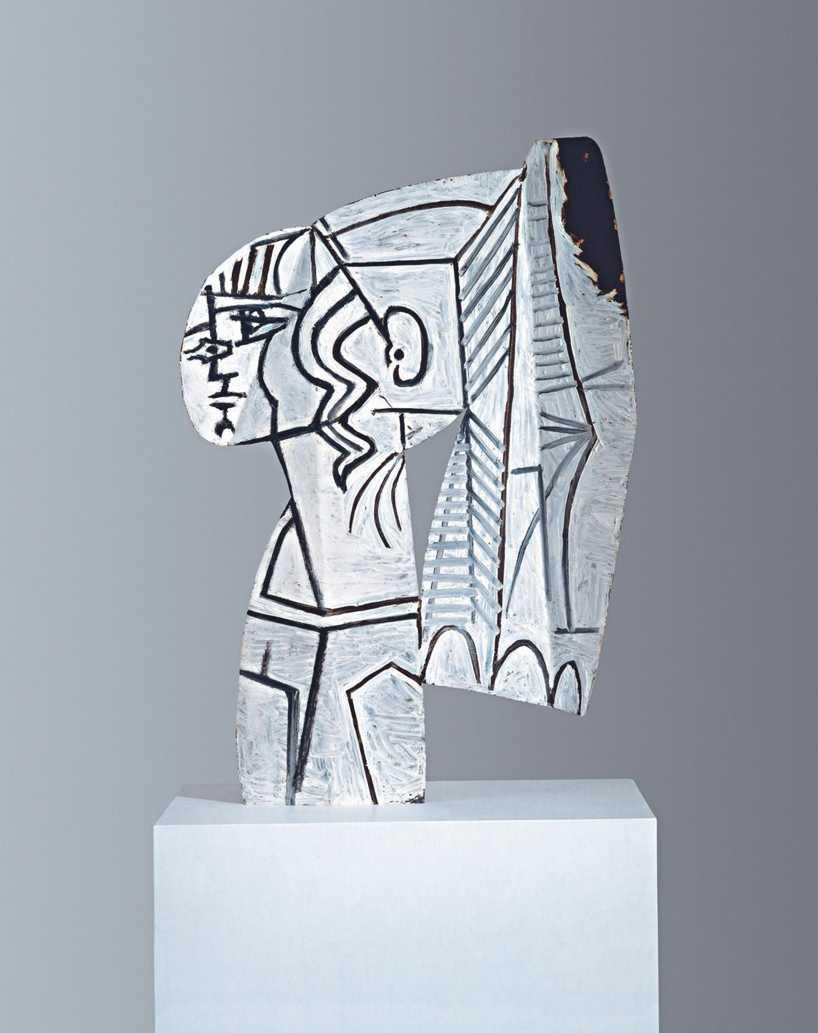 'Sylvette', Chapa recortada, doblada y pintada por ambas caras por Picasso en 1954.