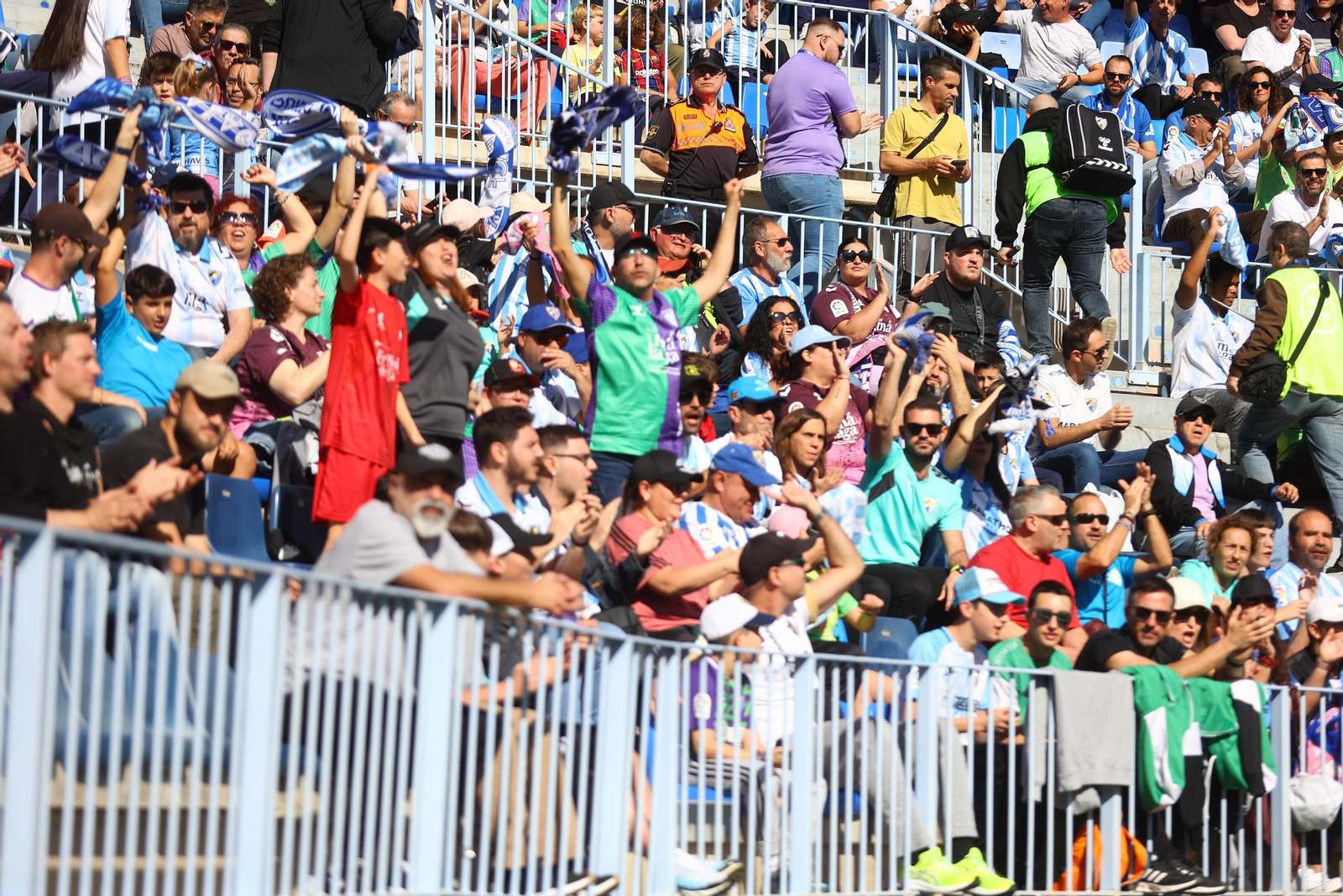 Búscate en las gradas de La Rosaleda en el Málaga CF - Recreativo de Huelva