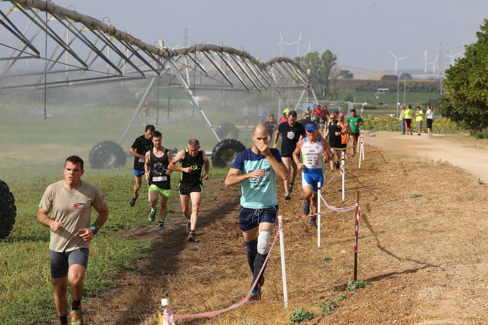 Imágenes de la carrera del barro celebrada en La Barca