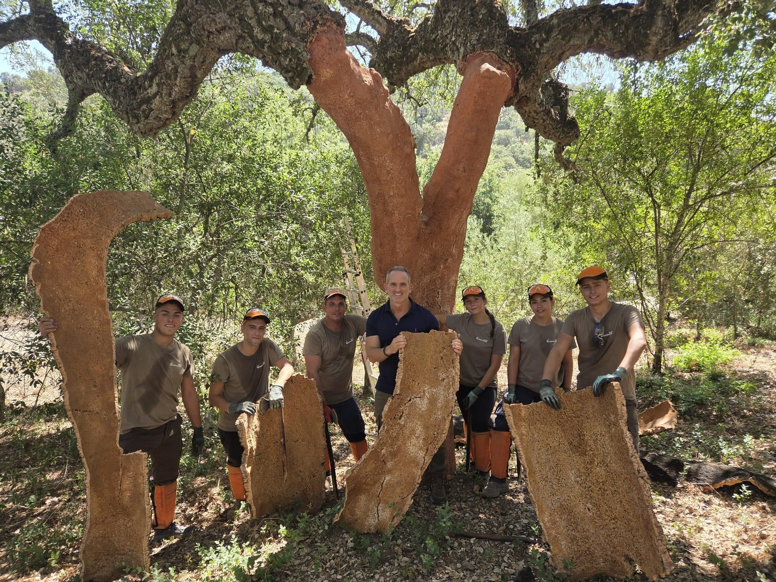 La VI edición de la Escuela de Corcheros llevada a cabo en Parque Natural Sierra de Hornachuelos Y ha formado a siete nuevos profesionales