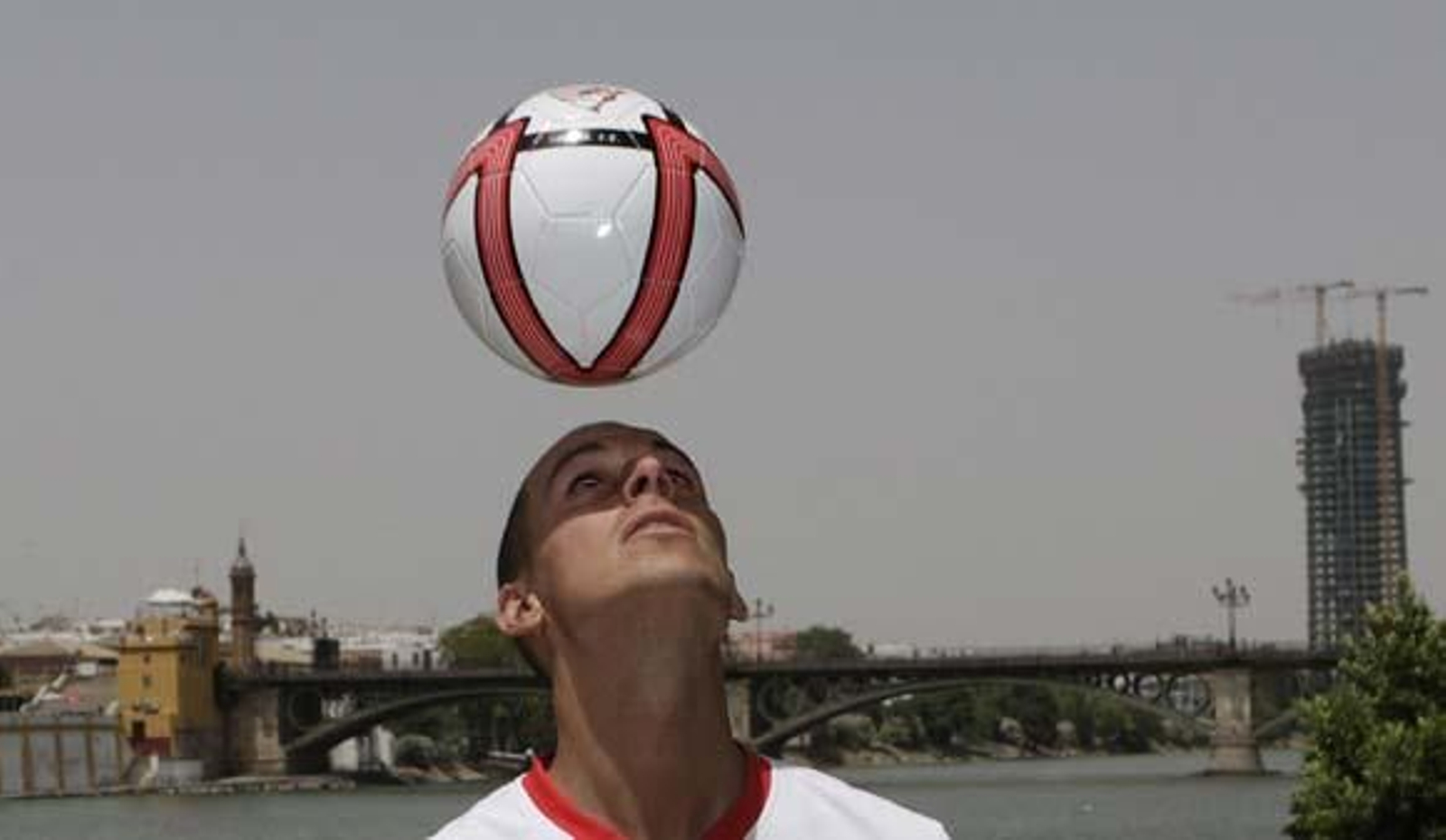 Javi Hervás: "Vengo a aportar equilibrio en el centro del campo"