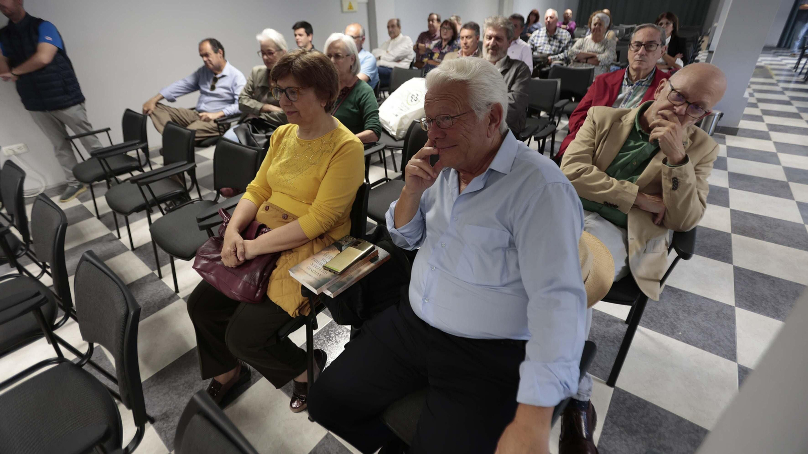 "Fotos de la presentación del libro 'Antonio Meulener: el Oppenheimer español' de Antonio Torremocha"
