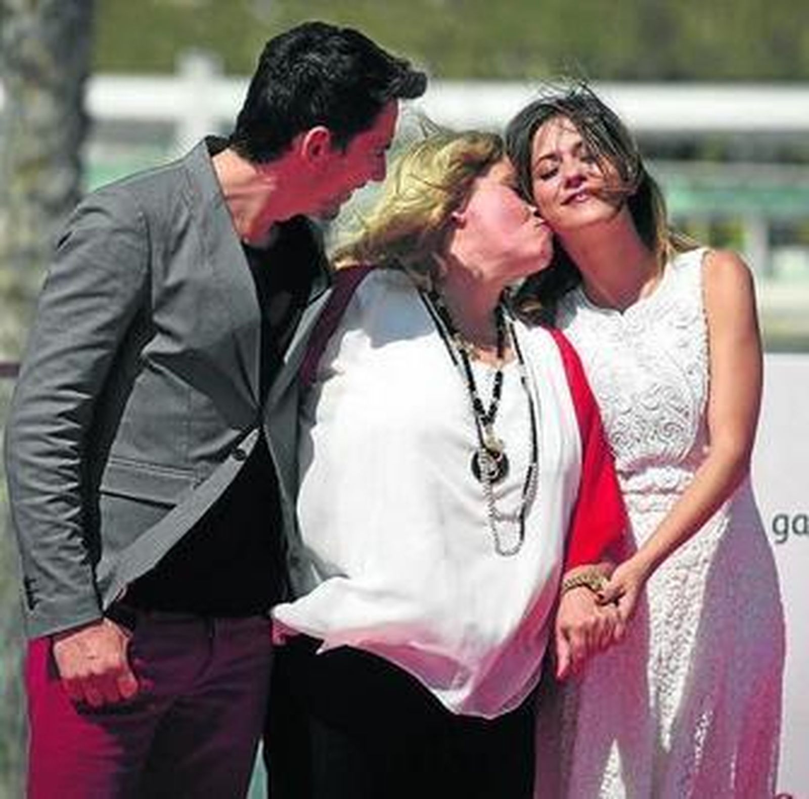 Paco León, Carmina Barrios y María León.